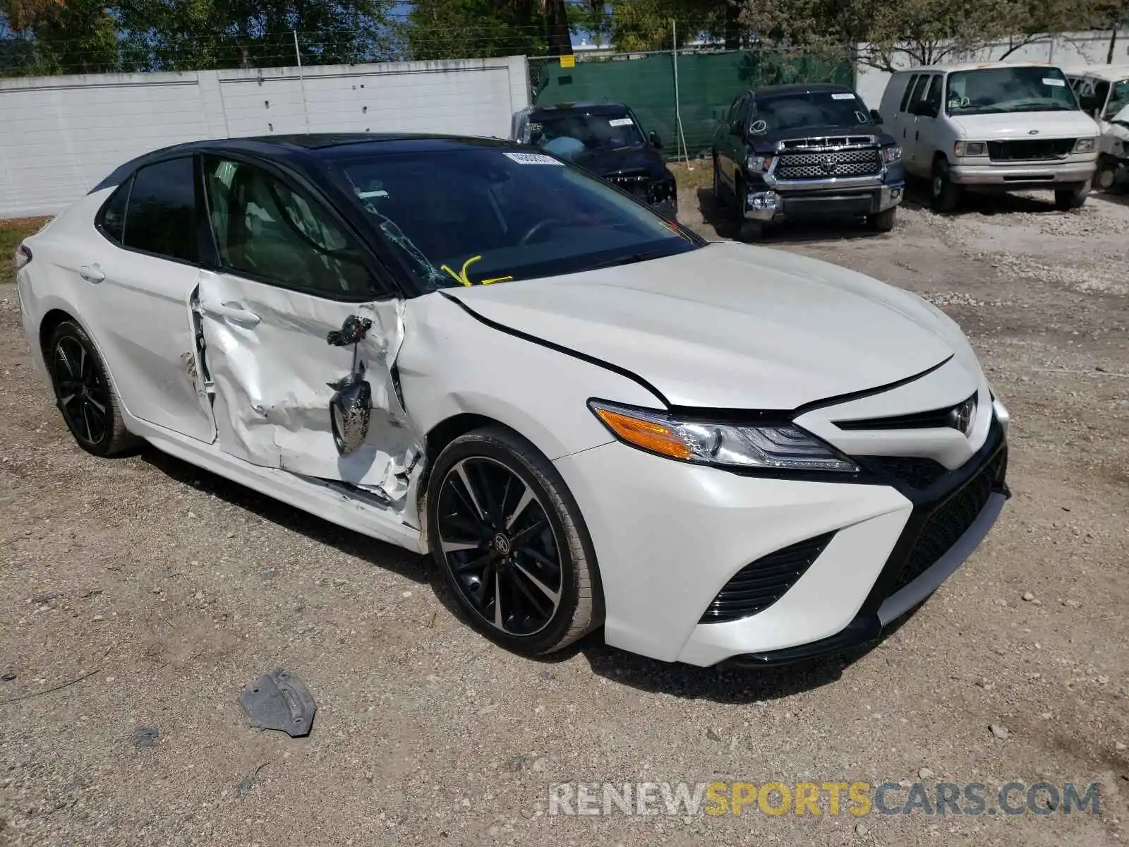 1 Photograph of a damaged car 4T1K61AK3LU373815 TOYOTA CAMRY 2020