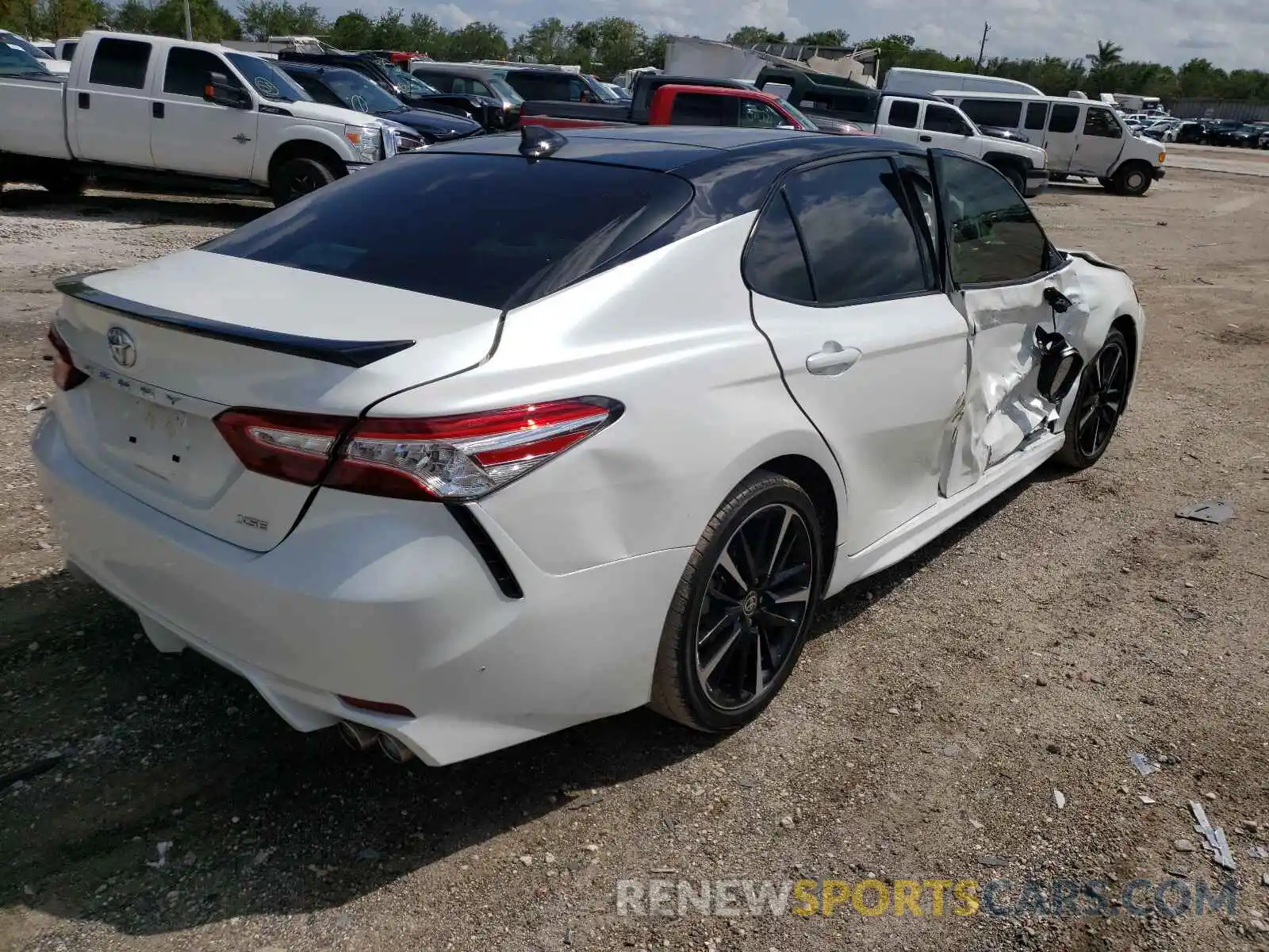 4 Photograph of a damaged car 4T1K61AK3LU373815 TOYOTA CAMRY 2020