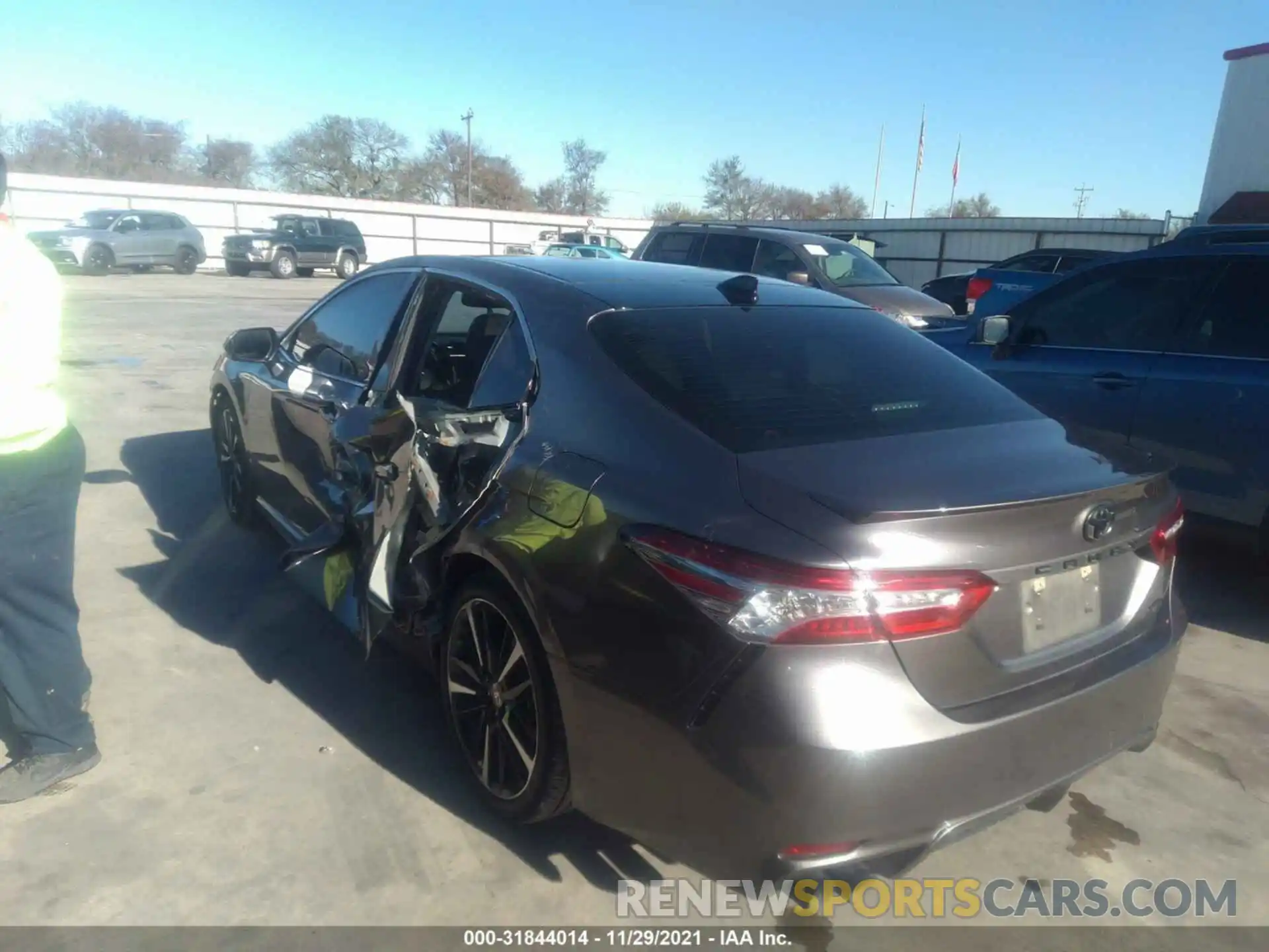 3 Photograph of a damaged car 4T1K61AK3LU374351 TOYOTA CAMRY 2020