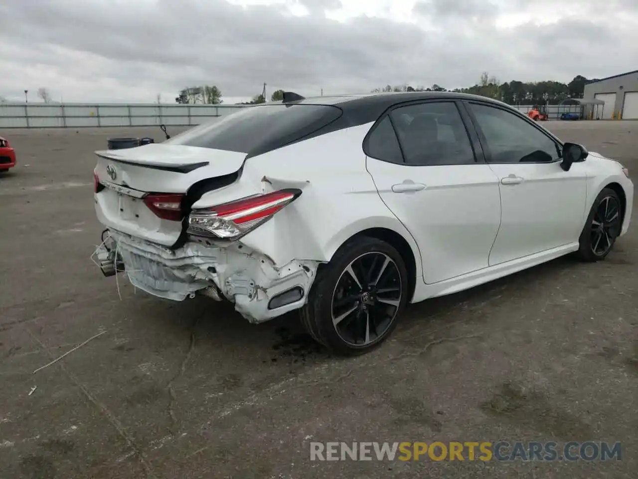 4 Photograph of a damaged car 4T1K61AK3LU378884 TOYOTA CAMRY 2020