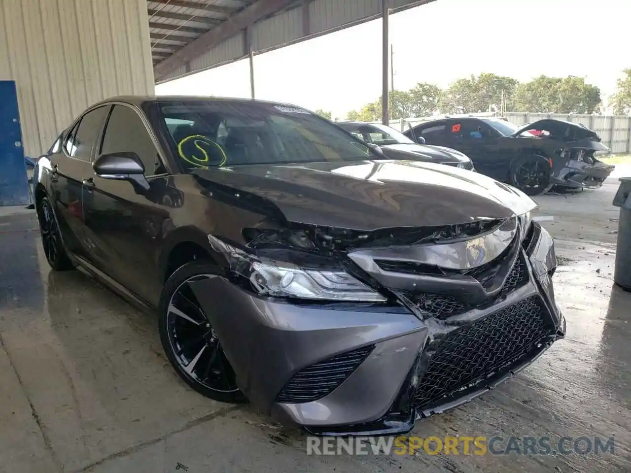 1 Photograph of a damaged car 4T1K61AK3LU379999 TOYOTA CAMRY 2020