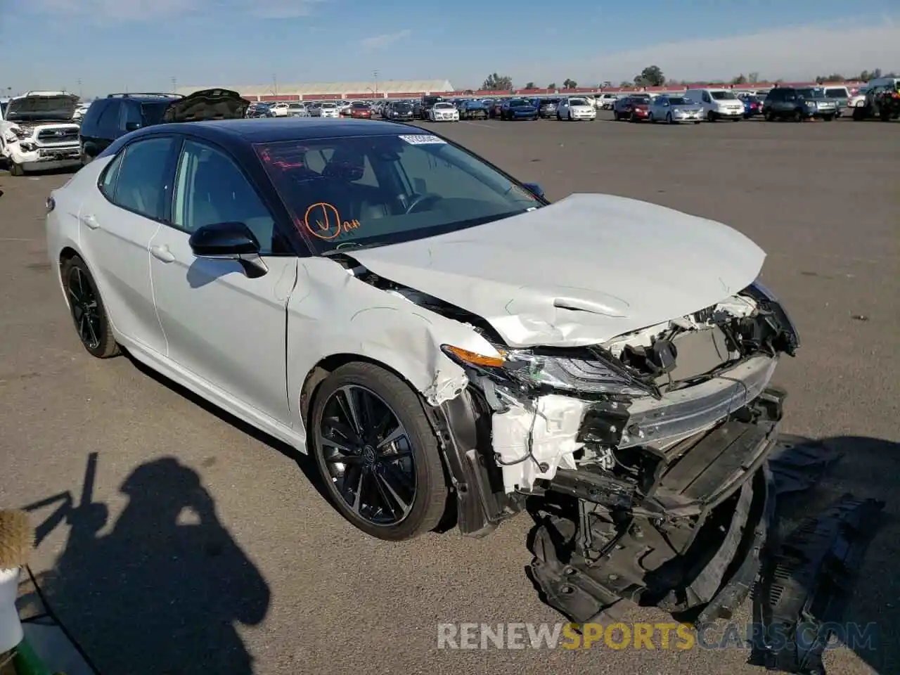 1 Photograph of a damaged car 4T1K61AK3LU392557 TOYOTA CAMRY 2020