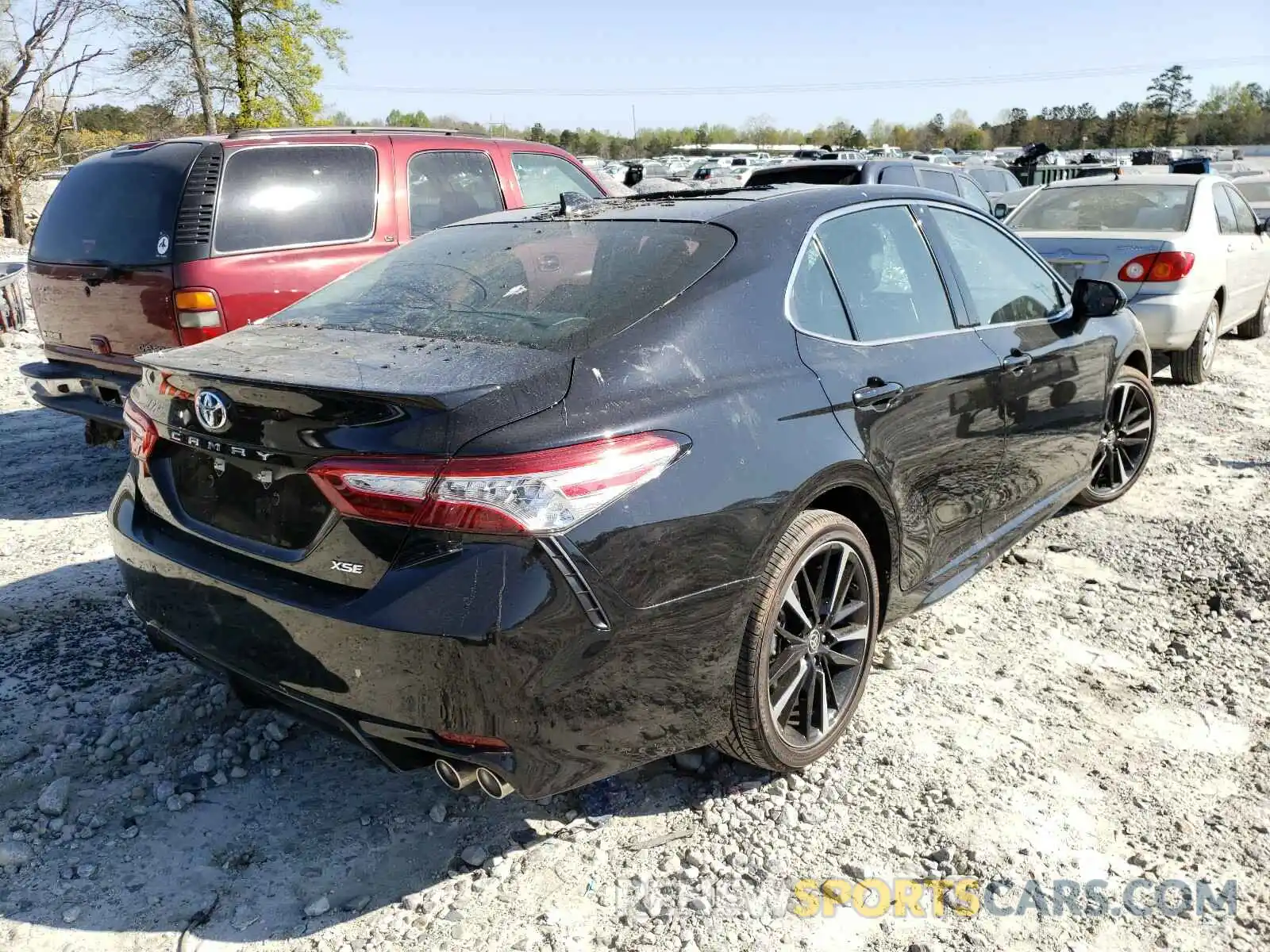 4 Photograph of a damaged car 4T1K61AK3LU401872 TOYOTA CAMRY 2020