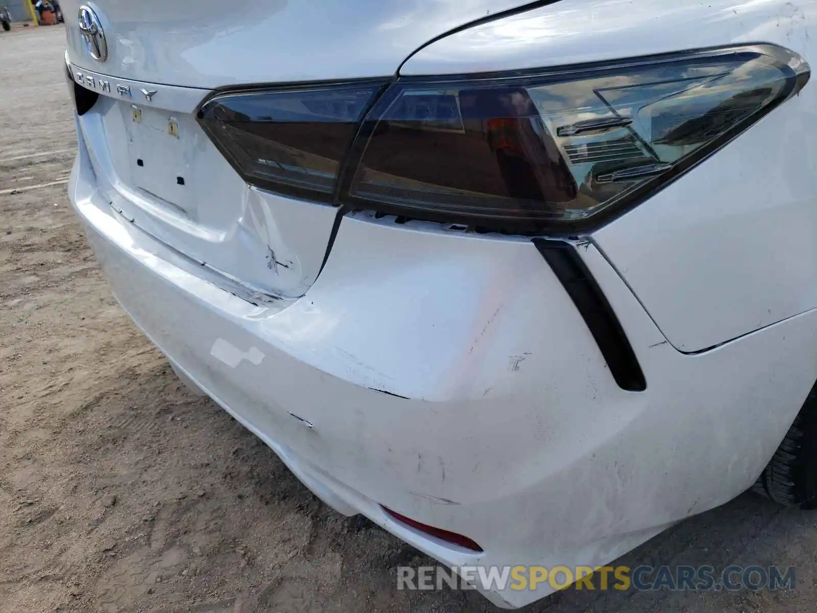 9 Photograph of a damaged car 4T1K61AK3LU501664 TOYOTA CAMRY 2020