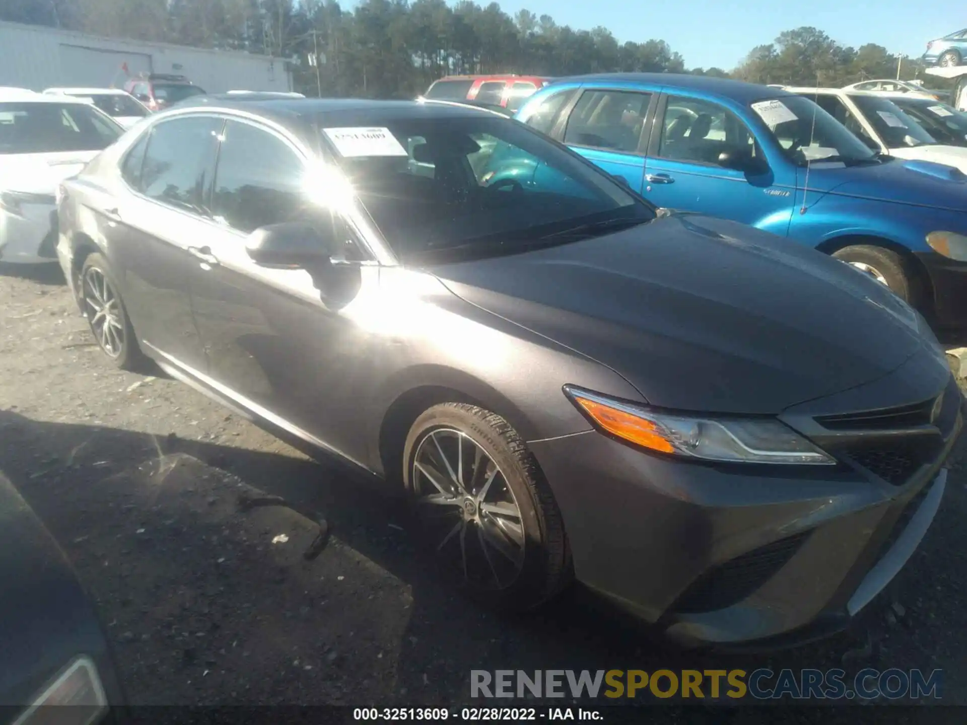 1 Photograph of a damaged car 4T1K61AK3LU505438 TOYOTA CAMRY 2020