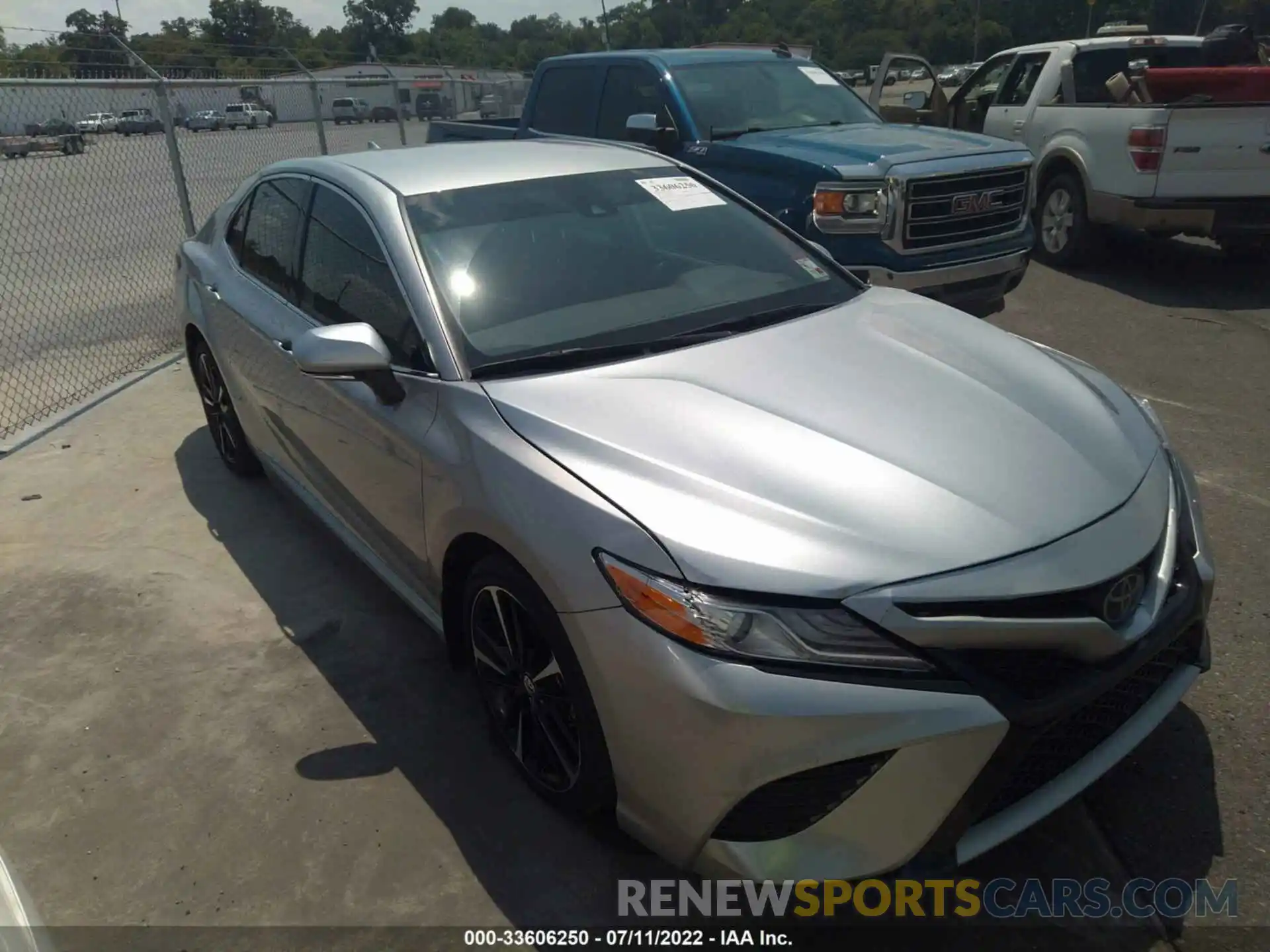 1 Photograph of a damaged car 4T1K61AK3LU863509 TOYOTA CAMRY 2020