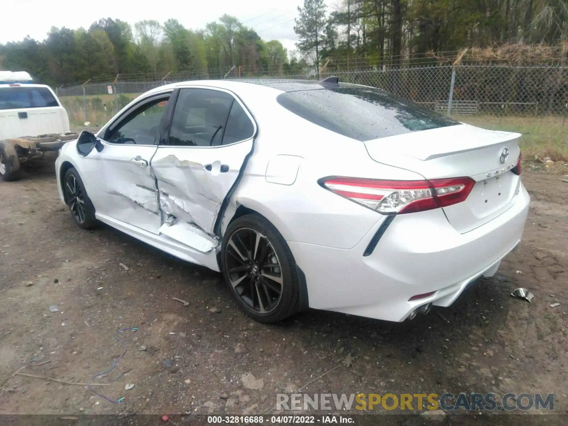 3 Photograph of a damaged car 4T1K61AK3LU865499 TOYOTA CAMRY 2020