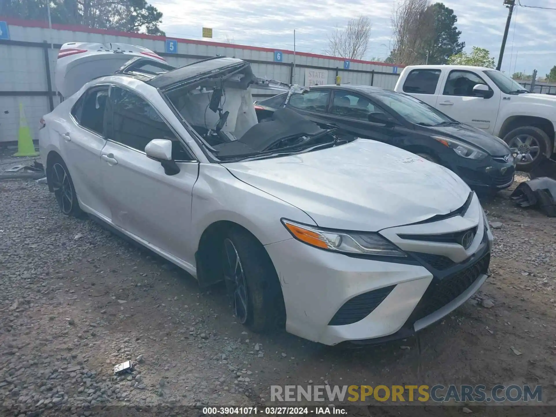 1 Photograph of a damaged car 4T1K61AK3LU872064 TOYOTA CAMRY 2020