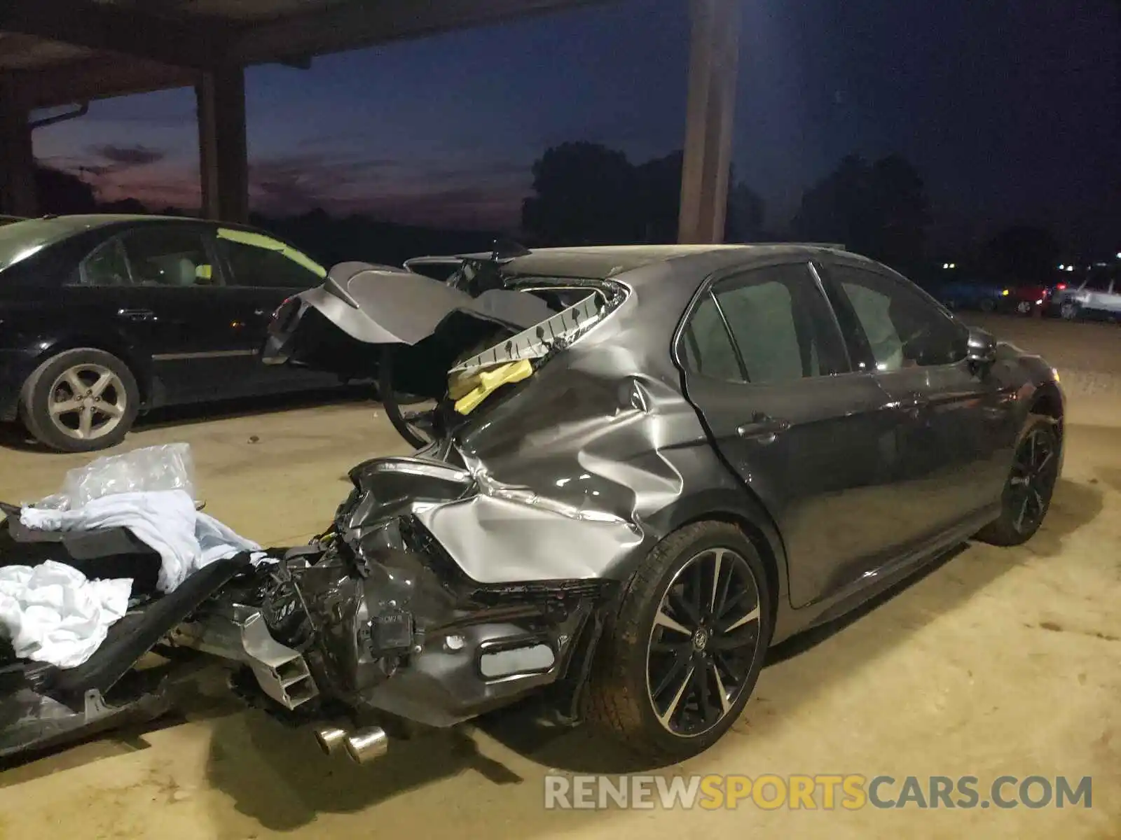 4 Photograph of a damaged car 4T1K61AK3LU874087 TOYOTA CAMRY 2020