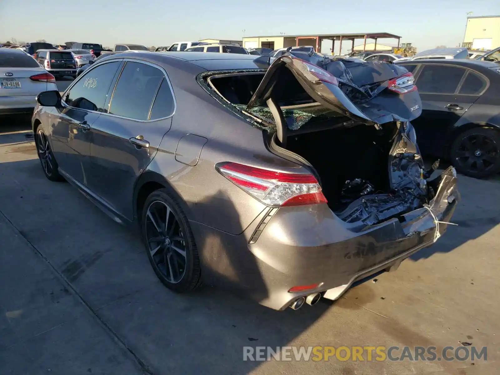 3 Photograph of a damaged car 4T1K61AK3LU875935 TOYOTA CAMRY 2020