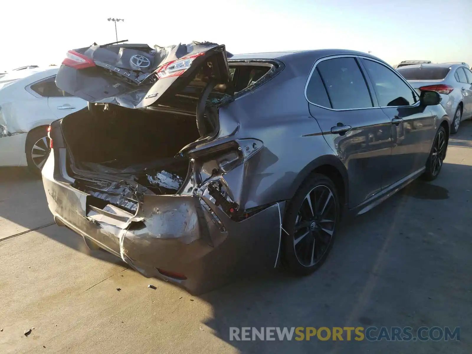 4 Photograph of a damaged car 4T1K61AK3LU875935 TOYOTA CAMRY 2020