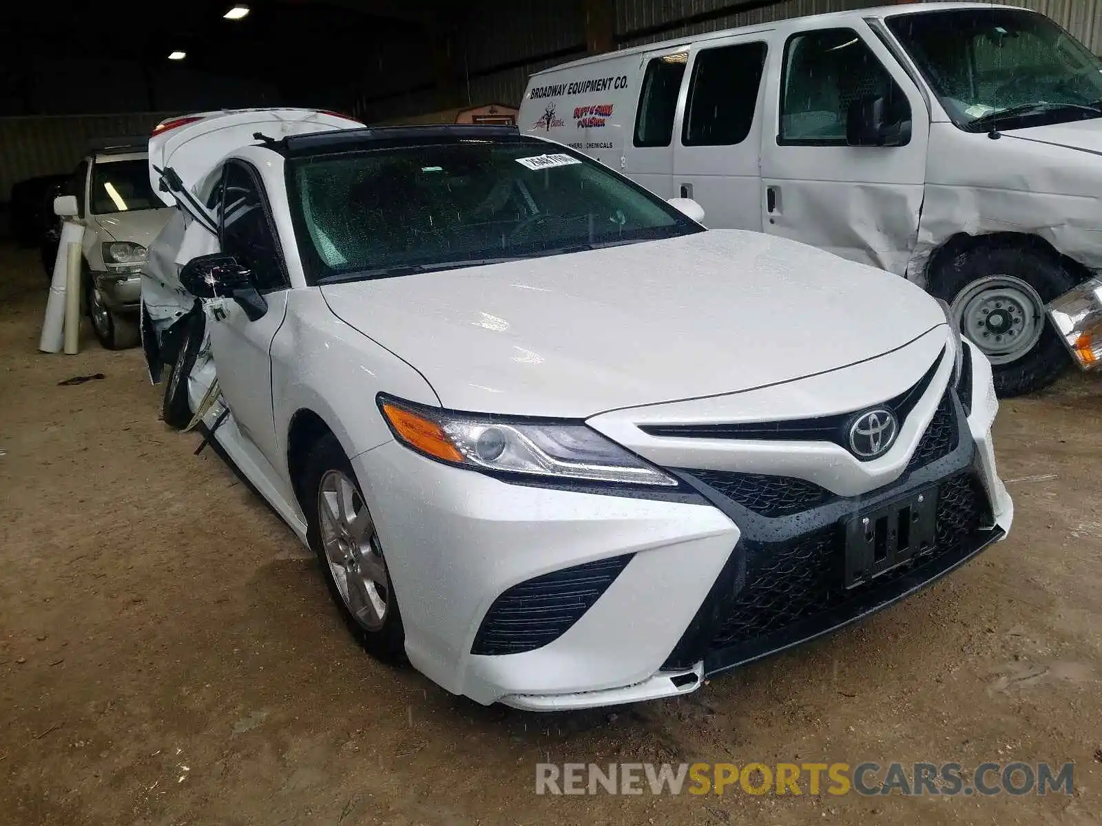 1 Photograph of a damaged car 4T1K61AK3LU883761 TOYOTA CAMRY 2020