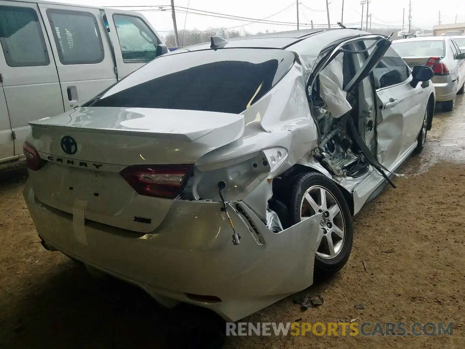 4 Photograph of a damaged car 4T1K61AK3LU883761 TOYOTA CAMRY 2020