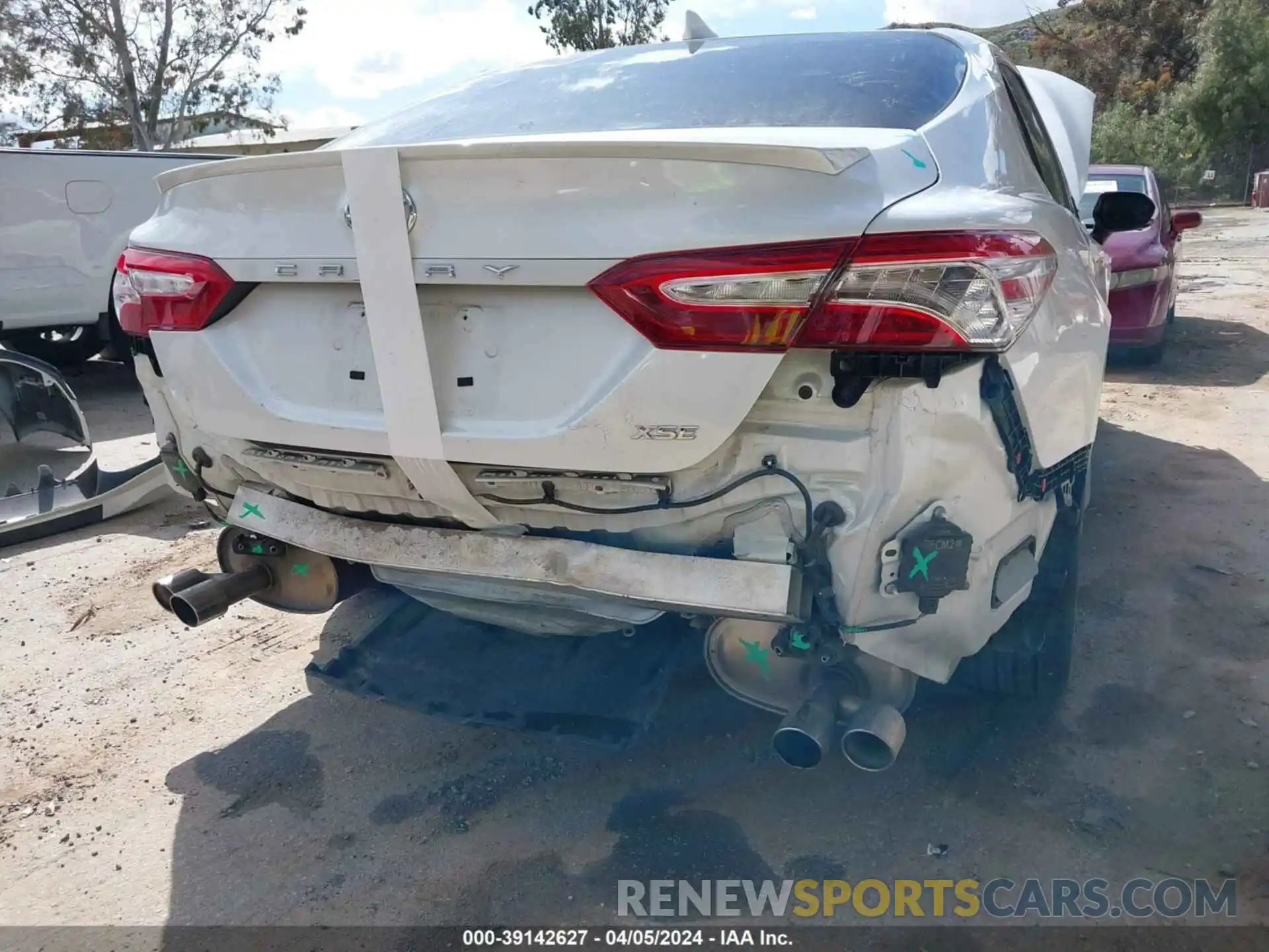 6 Photograph of a damaged car 4T1K61AK3LU886417 TOYOTA CAMRY 2020