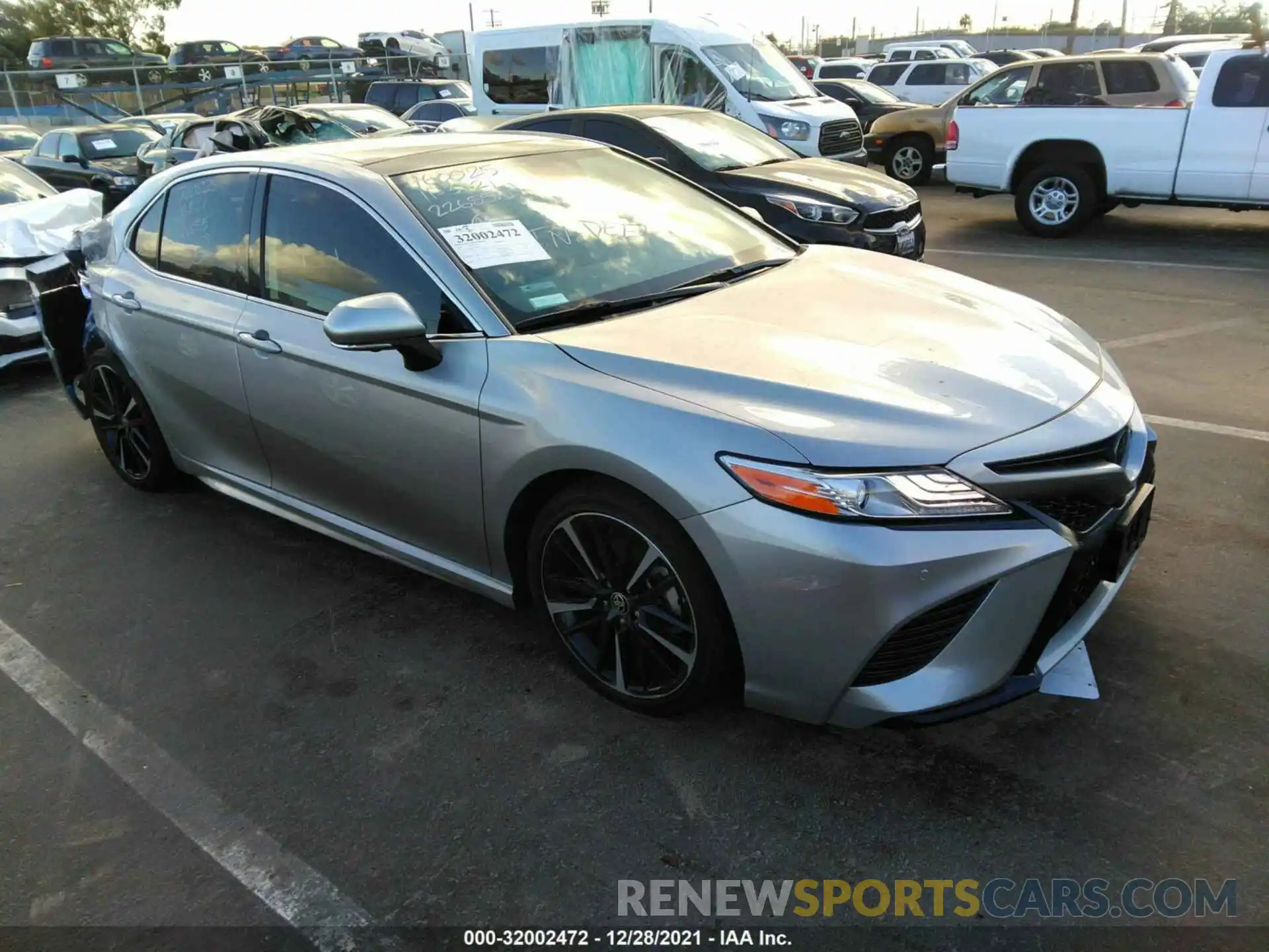 1 Photograph of a damaged car 4T1K61AK3LU956935 TOYOTA CAMRY 2020