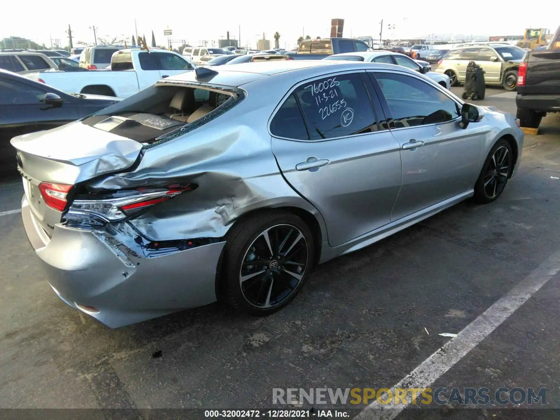 4 Photograph of a damaged car 4T1K61AK3LU956935 TOYOTA CAMRY 2020