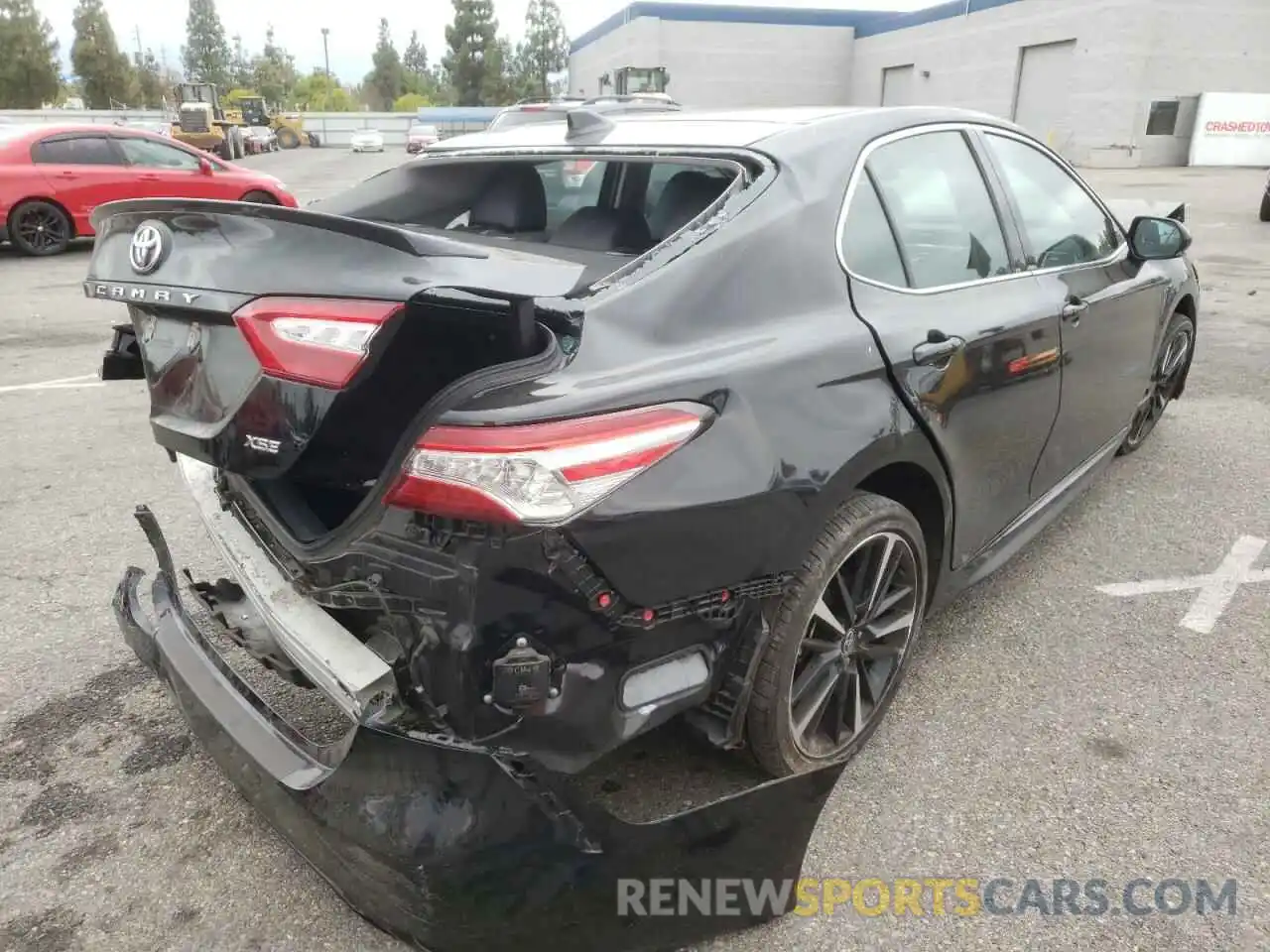 4 Photograph of a damaged car 4T1K61AK3LU960788 TOYOTA CAMRY 2020