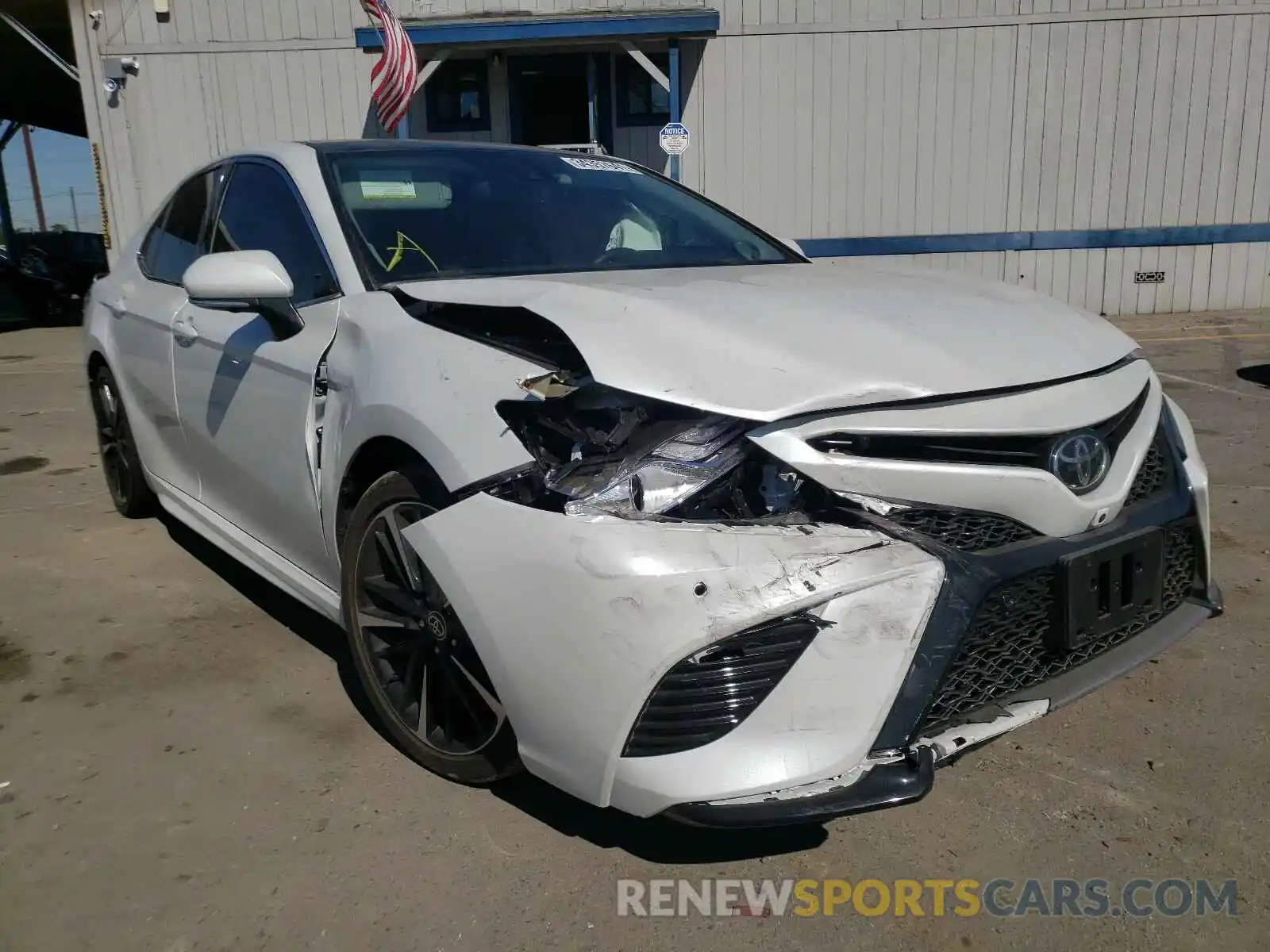 1 Photograph of a damaged car 4T1K61AK3LU972715 TOYOTA CAMRY 2020