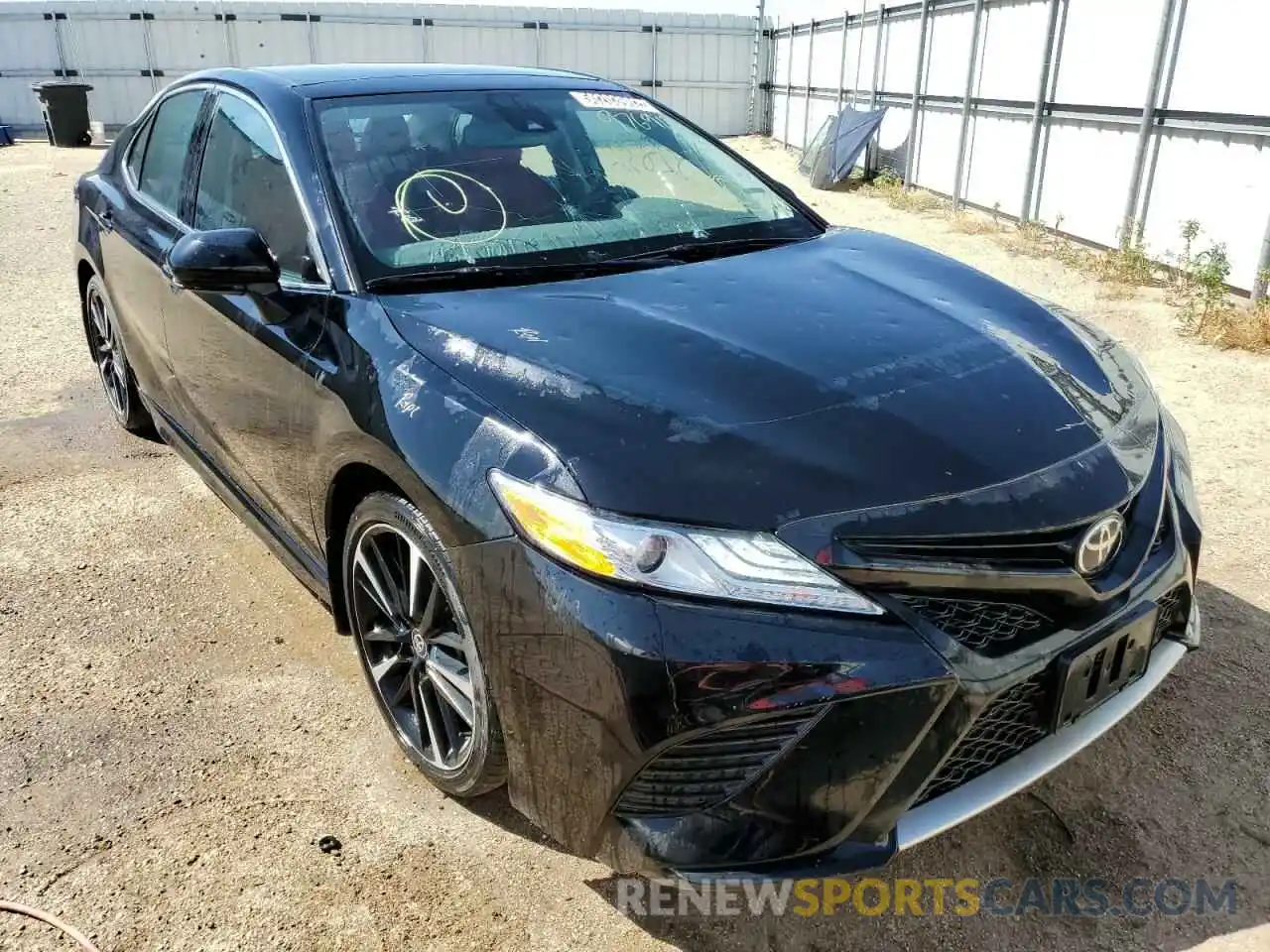 1 Photograph of a damaged car 4T1K61AK3LU976912 TOYOTA CAMRY 2020