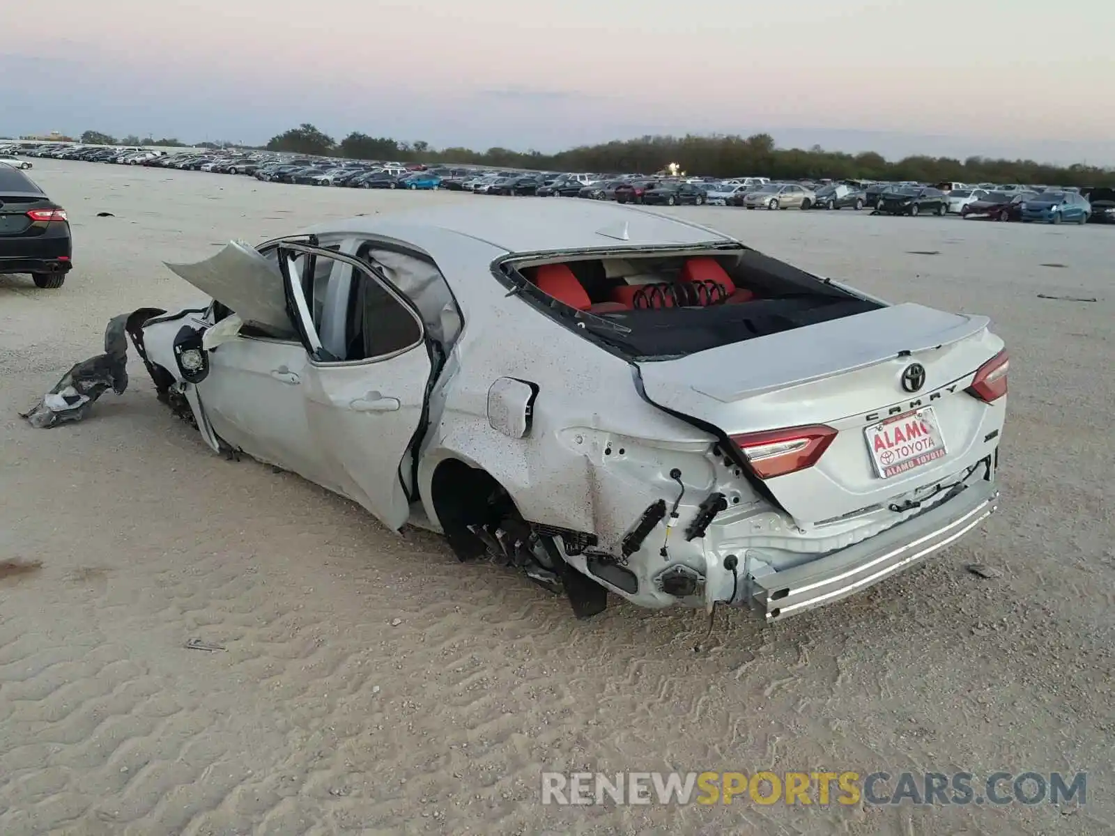 3 Photograph of a damaged car 4T1K61AK3LU988803 TOYOTA CAMRY 2020