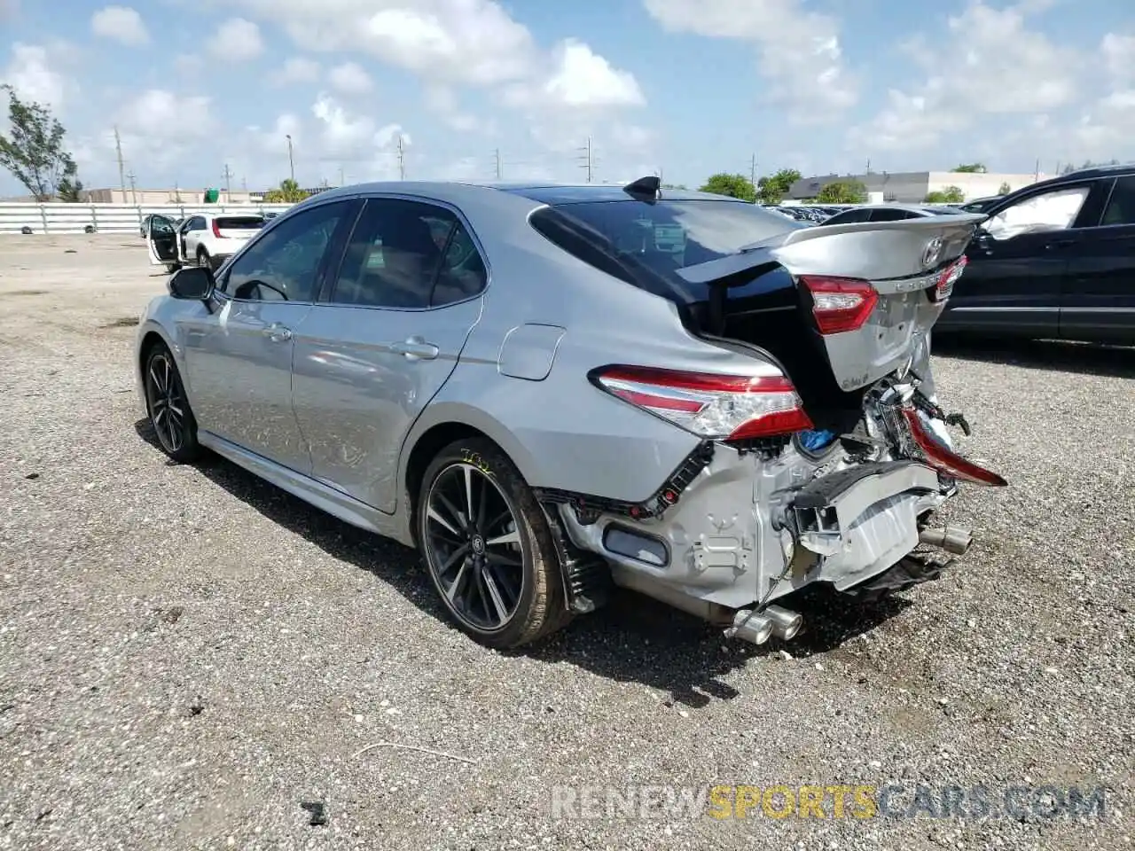 3 Photograph of a damaged car 4T1K61AK4LU326910 TOYOTA CAMRY 2020