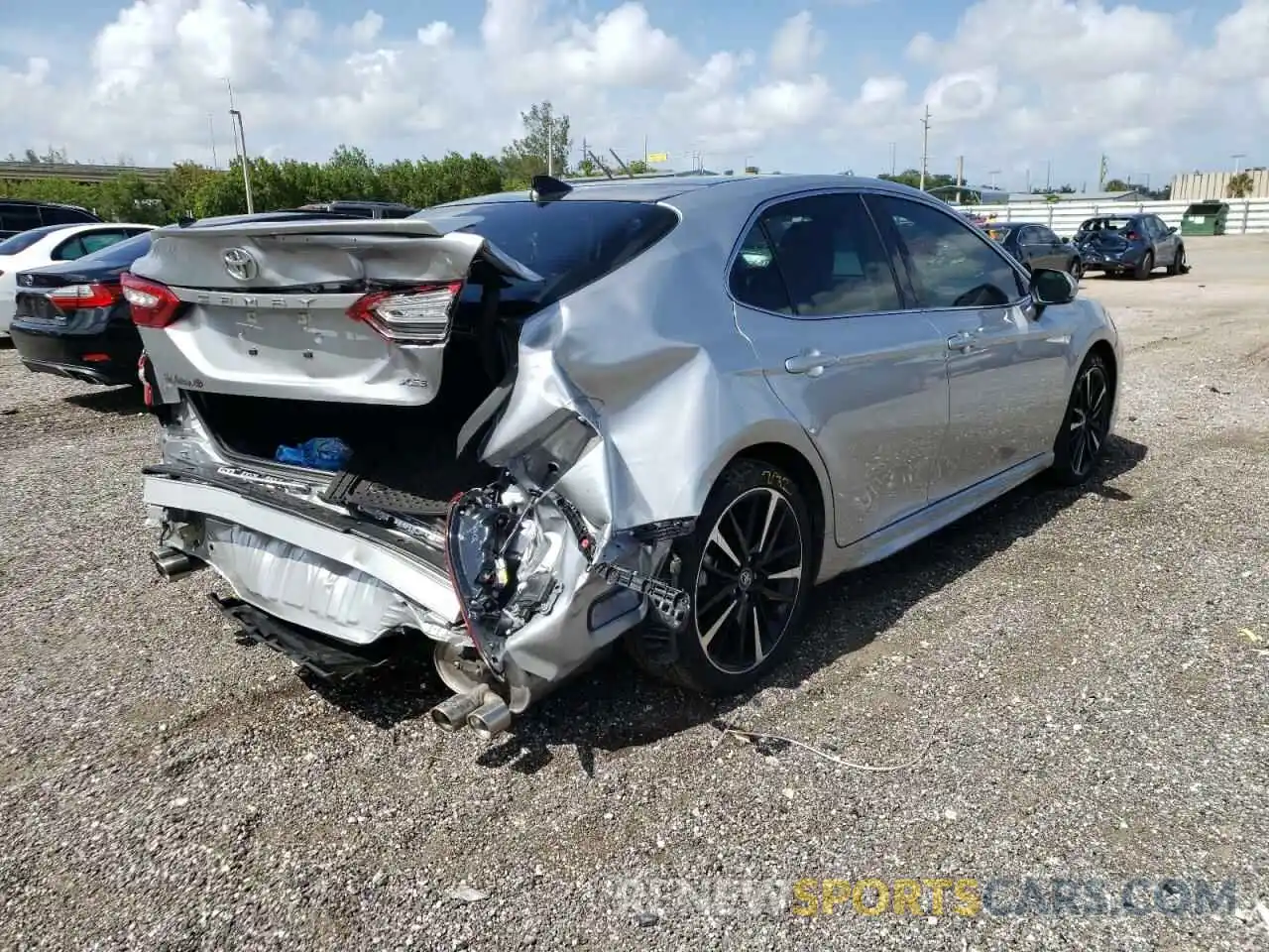 4 Photograph of a damaged car 4T1K61AK4LU326910 TOYOTA CAMRY 2020