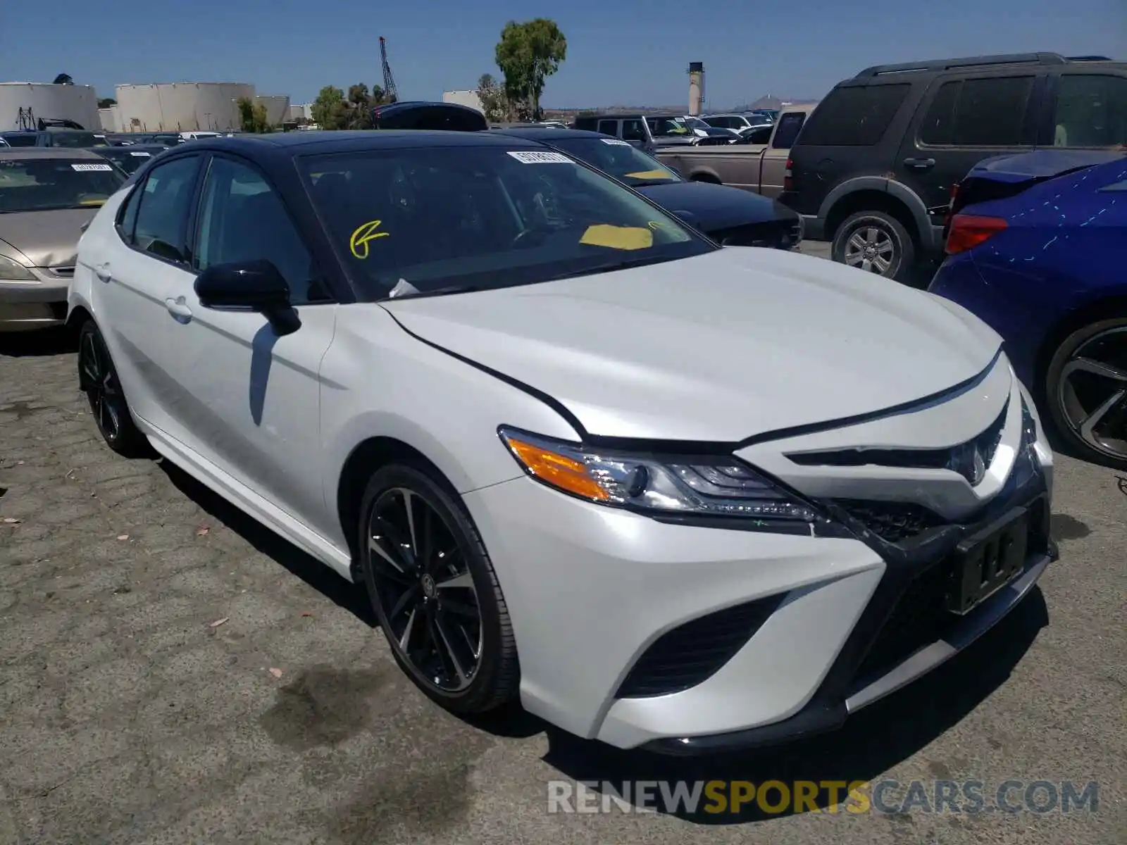 1 Photograph of a damaged car 4T1K61AK4LU360779 TOYOTA CAMRY 2020