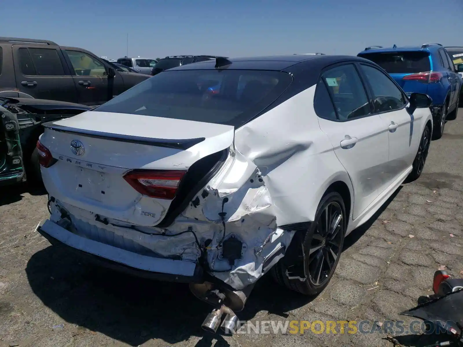 4 Photograph of a damaged car 4T1K61AK4LU360779 TOYOTA CAMRY 2020