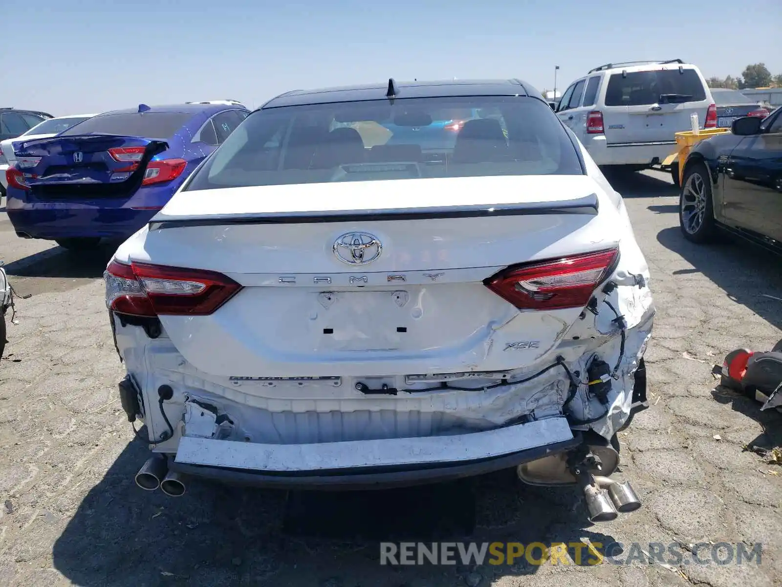 9 Photograph of a damaged car 4T1K61AK4LU360779 TOYOTA CAMRY 2020