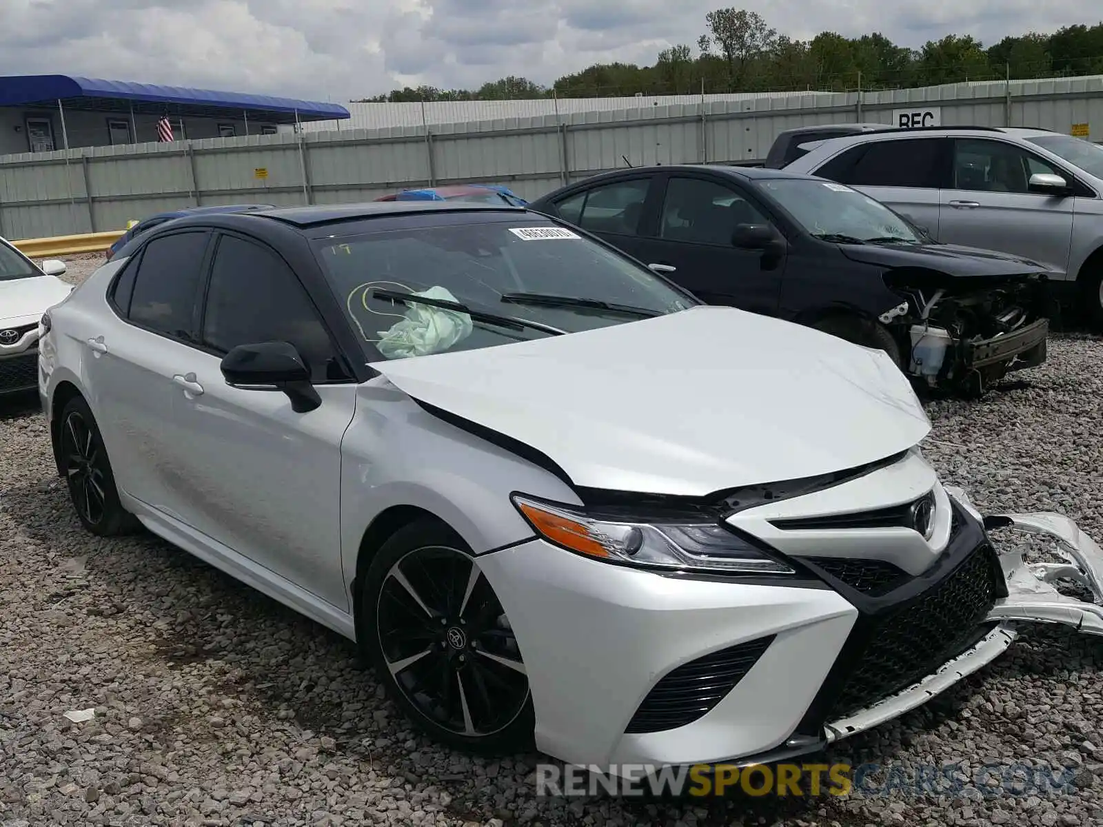 1 Photograph of a damaged car 4T1K61AK4LU363097 TOYOTA CAMRY 2020