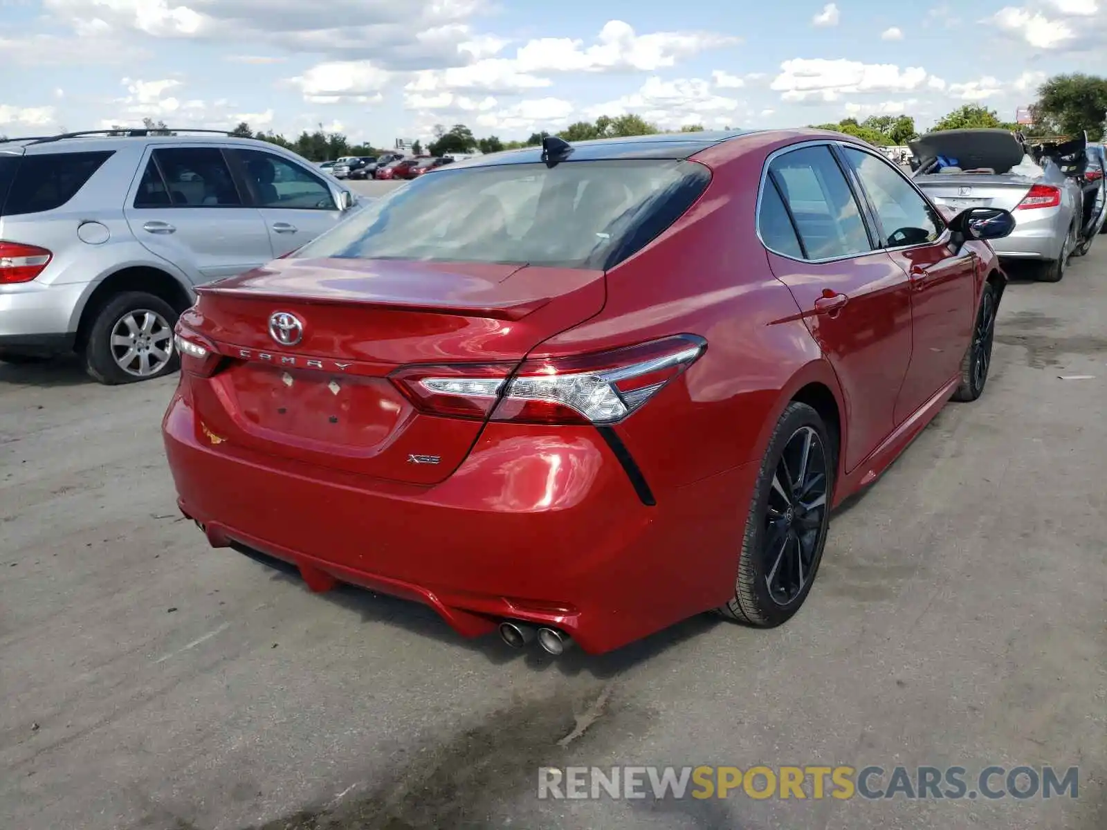 4 Photograph of a damaged car 4T1K61AK4LU366680 TOYOTA CAMRY 2020