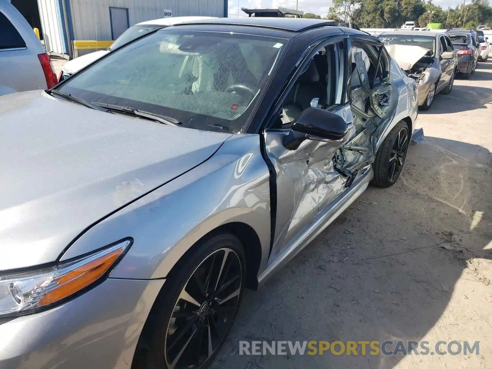 10 Photograph of a damaged car 4T1K61AK4LU373435 TOYOTA CAMRY 2020