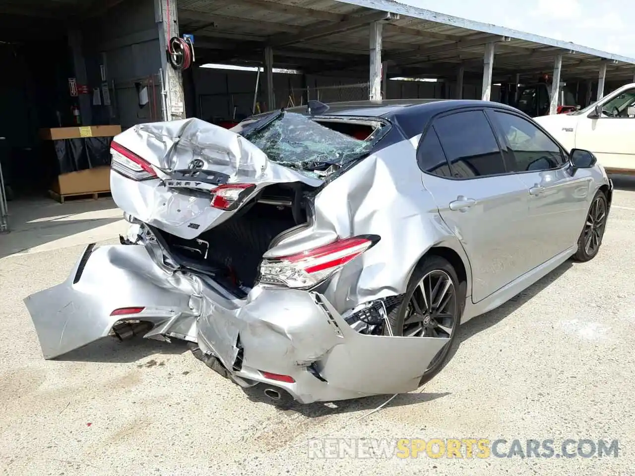 4 Photograph of a damaged car 4T1K61AK4LU381244 TOYOTA CAMRY 2020