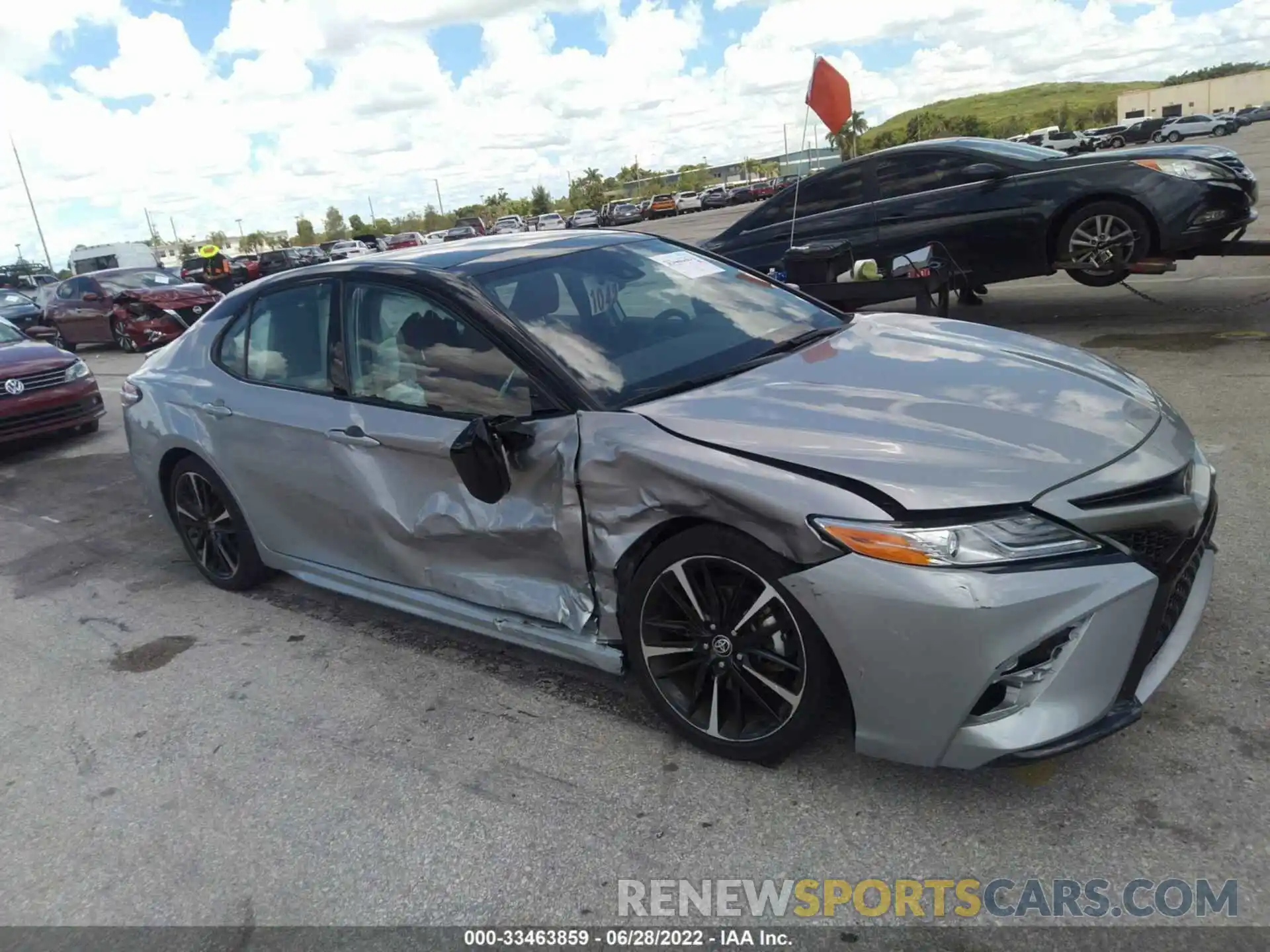 1 Photograph of a damaged car 4T1K61AK4LU384791 TOYOTA CAMRY 2020