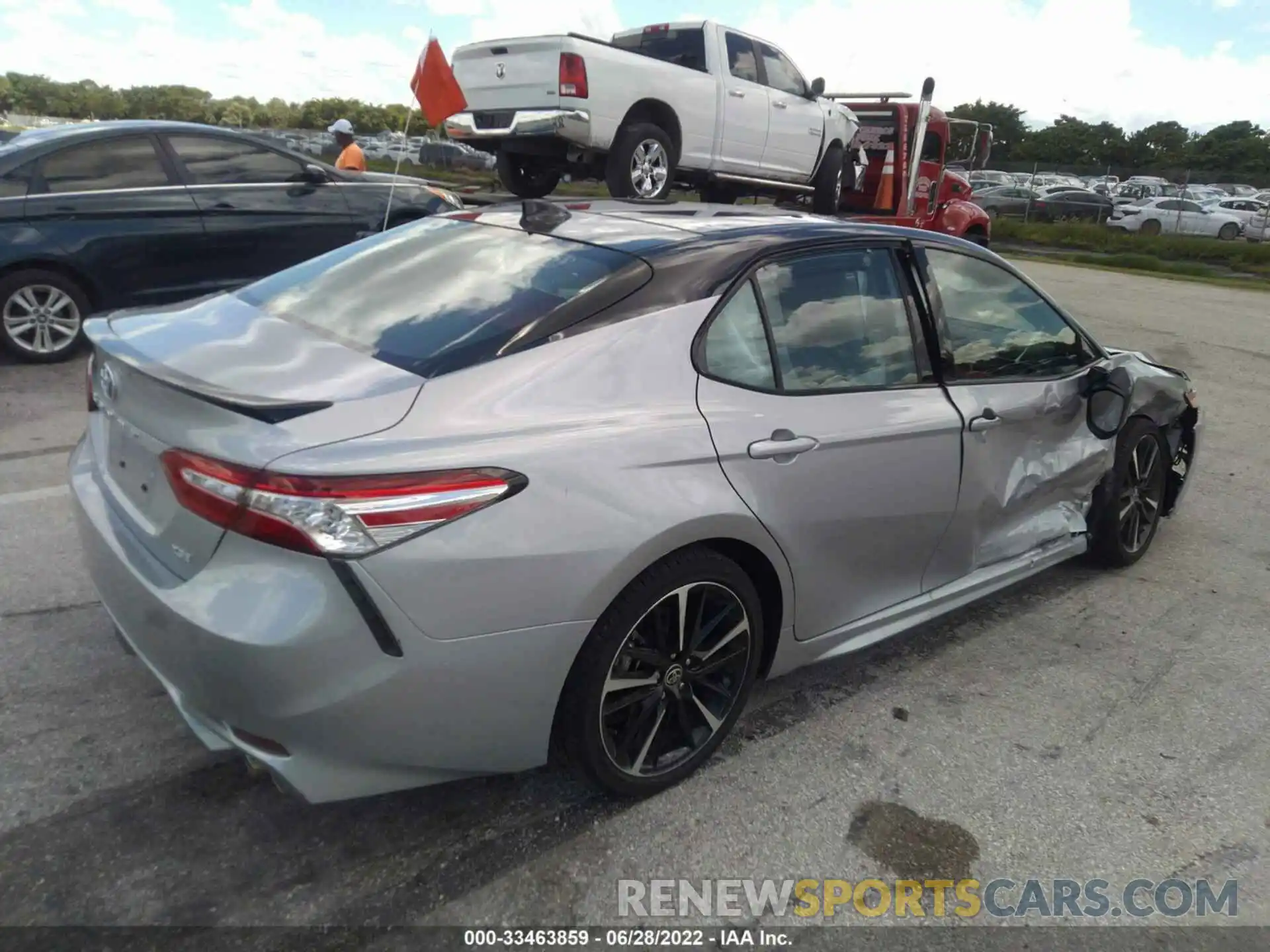 4 Photograph of a damaged car 4T1K61AK4LU384791 TOYOTA CAMRY 2020