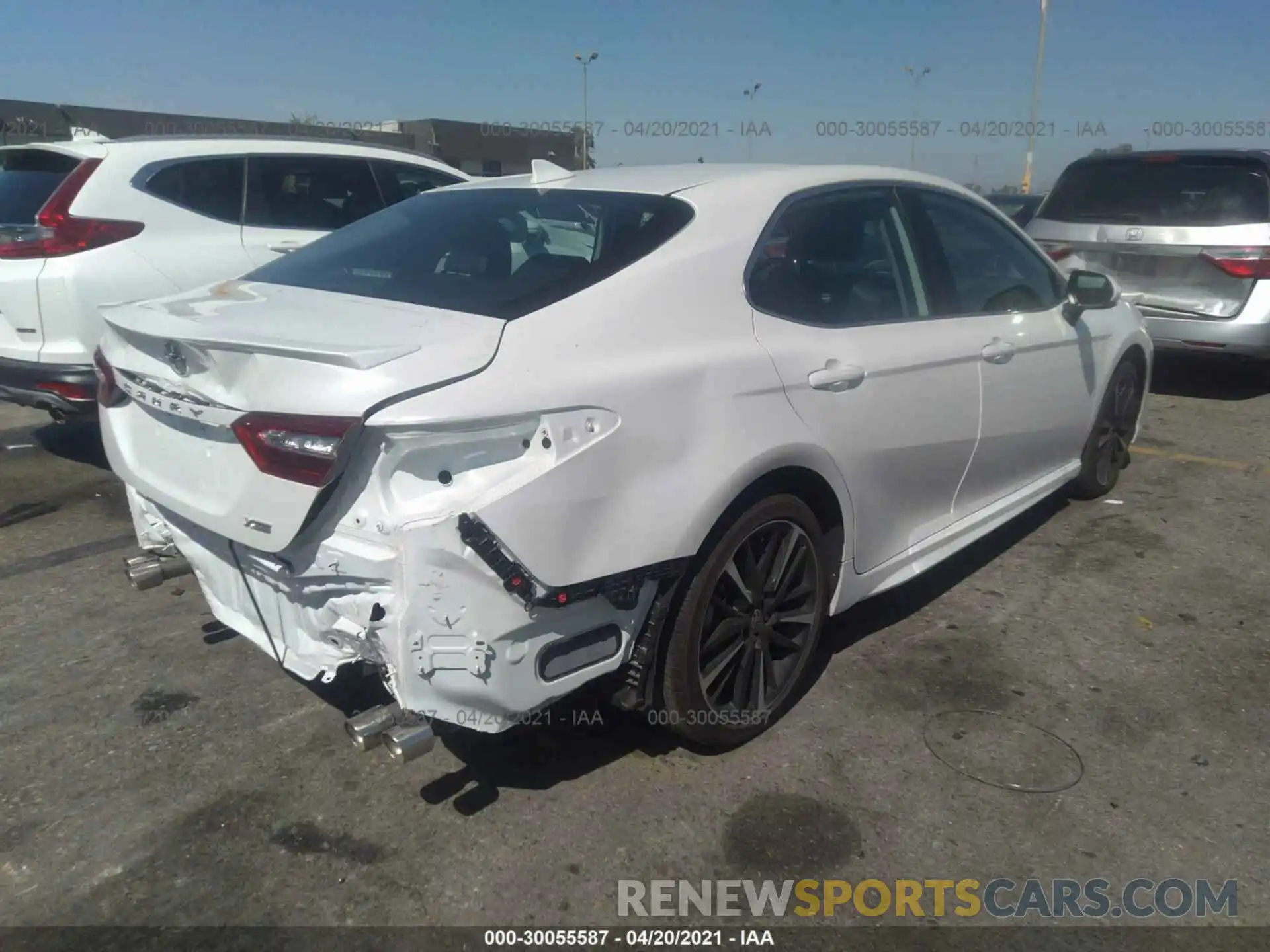 4 Photograph of a damaged car 4T1K61AK4LU389201 TOYOTA CAMRY 2020