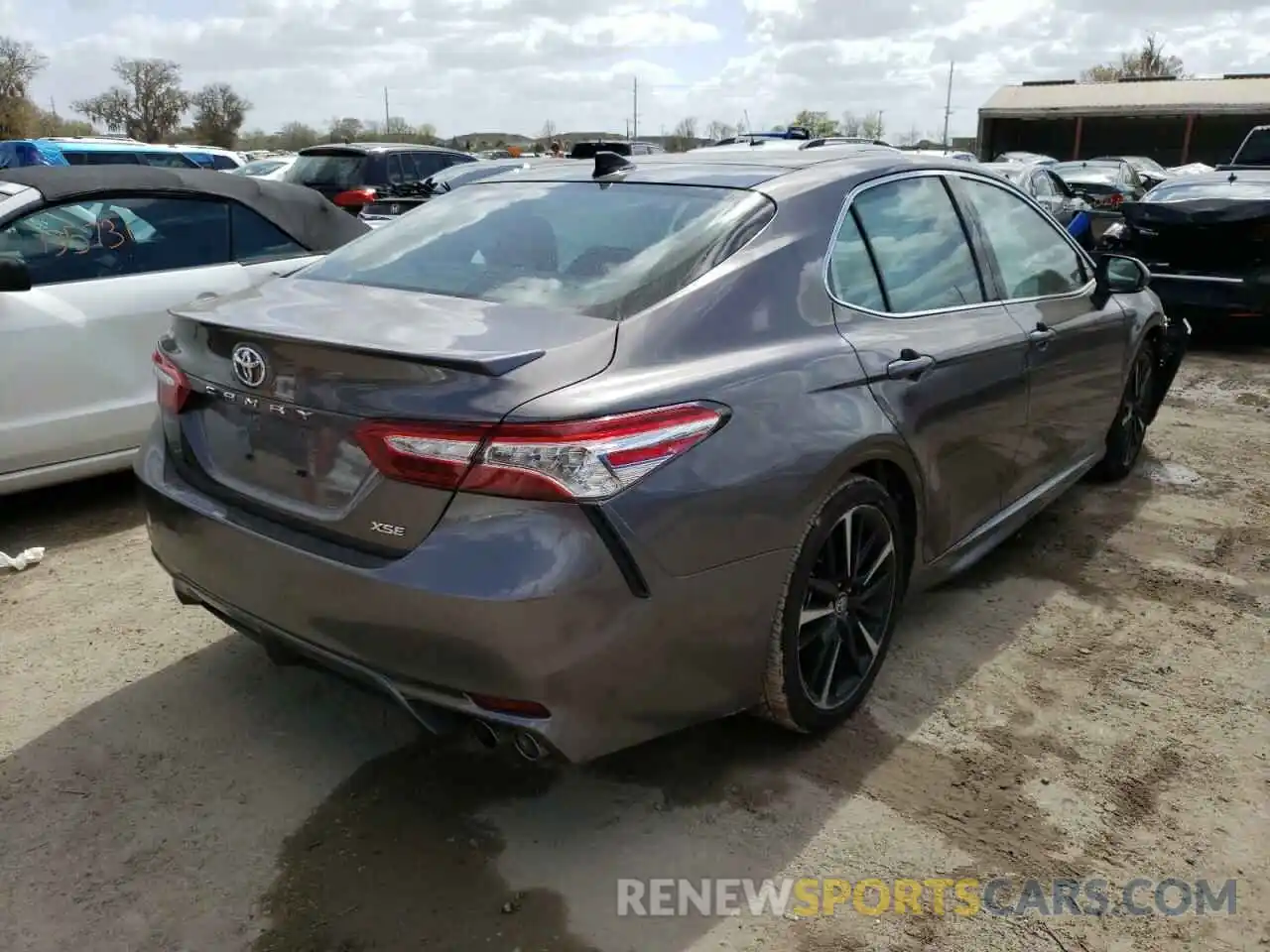 4 Photograph of a damaged car 4T1K61AK4LU400486 TOYOTA CAMRY 2020