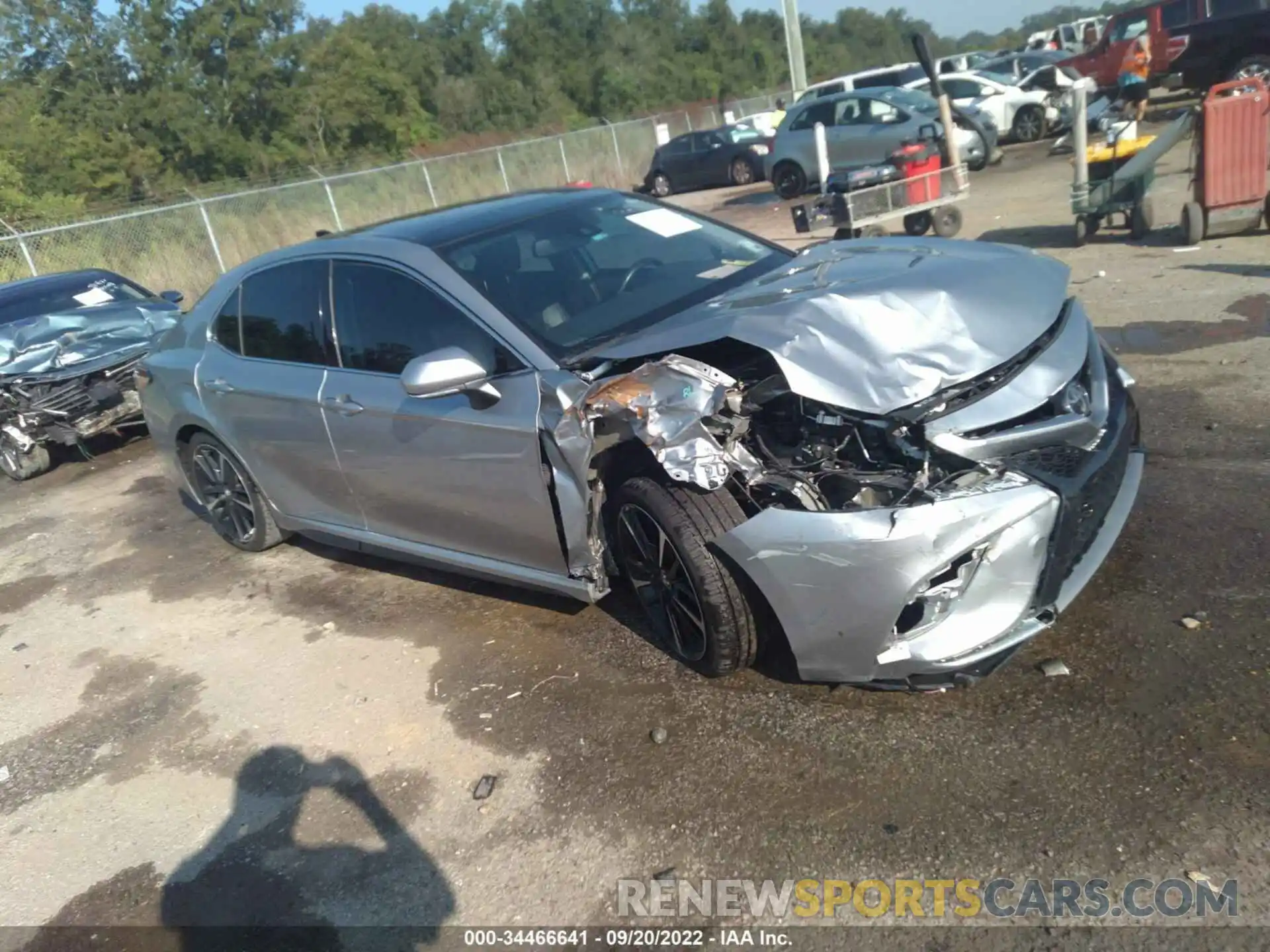 1 Photograph of a damaged car 4T1K61AK4LU864801 TOYOTA CAMRY 2020