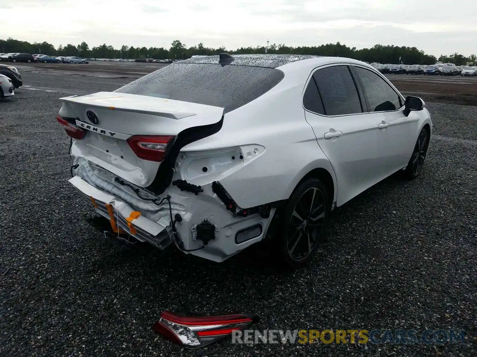 4 Photograph of a damaged car 4T1K61AK4LU867620 TOYOTA CAMRY 2020