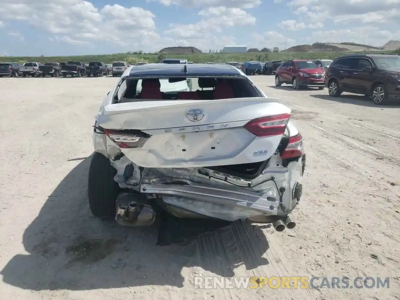 9 Photograph of a damaged car 4T1K61AK4LU973372 TOYOTA CAMRY 2020