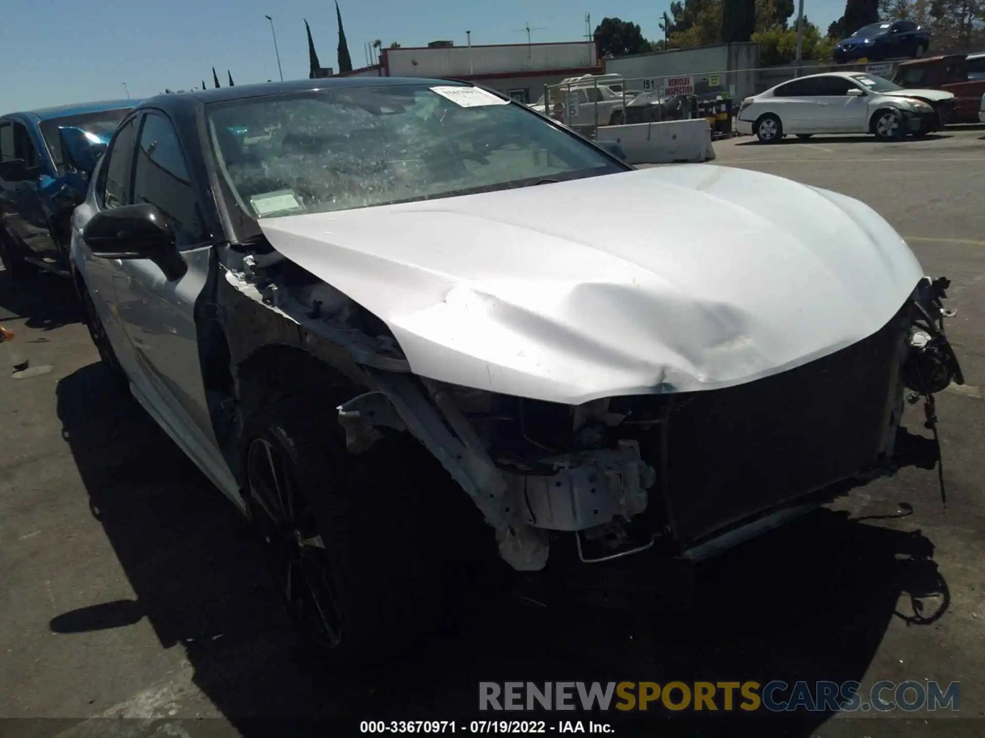 1 Photograph of a damaged car 4T1K61AK5LU303040 TOYOTA CAMRY 2020