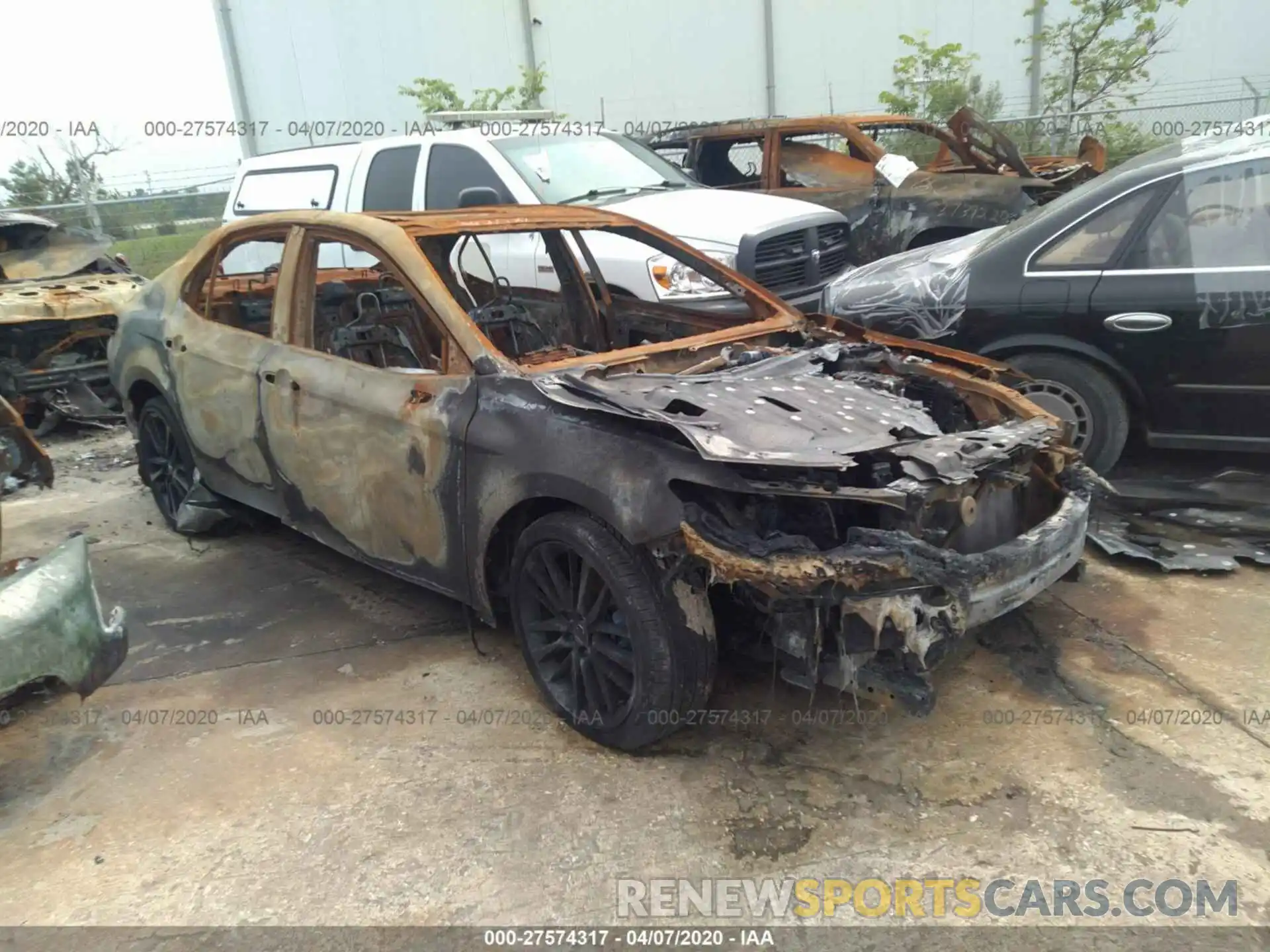 1 Photograph of a damaged car 4T1K61AK5LU306889 TOYOTA CAMRY 2020