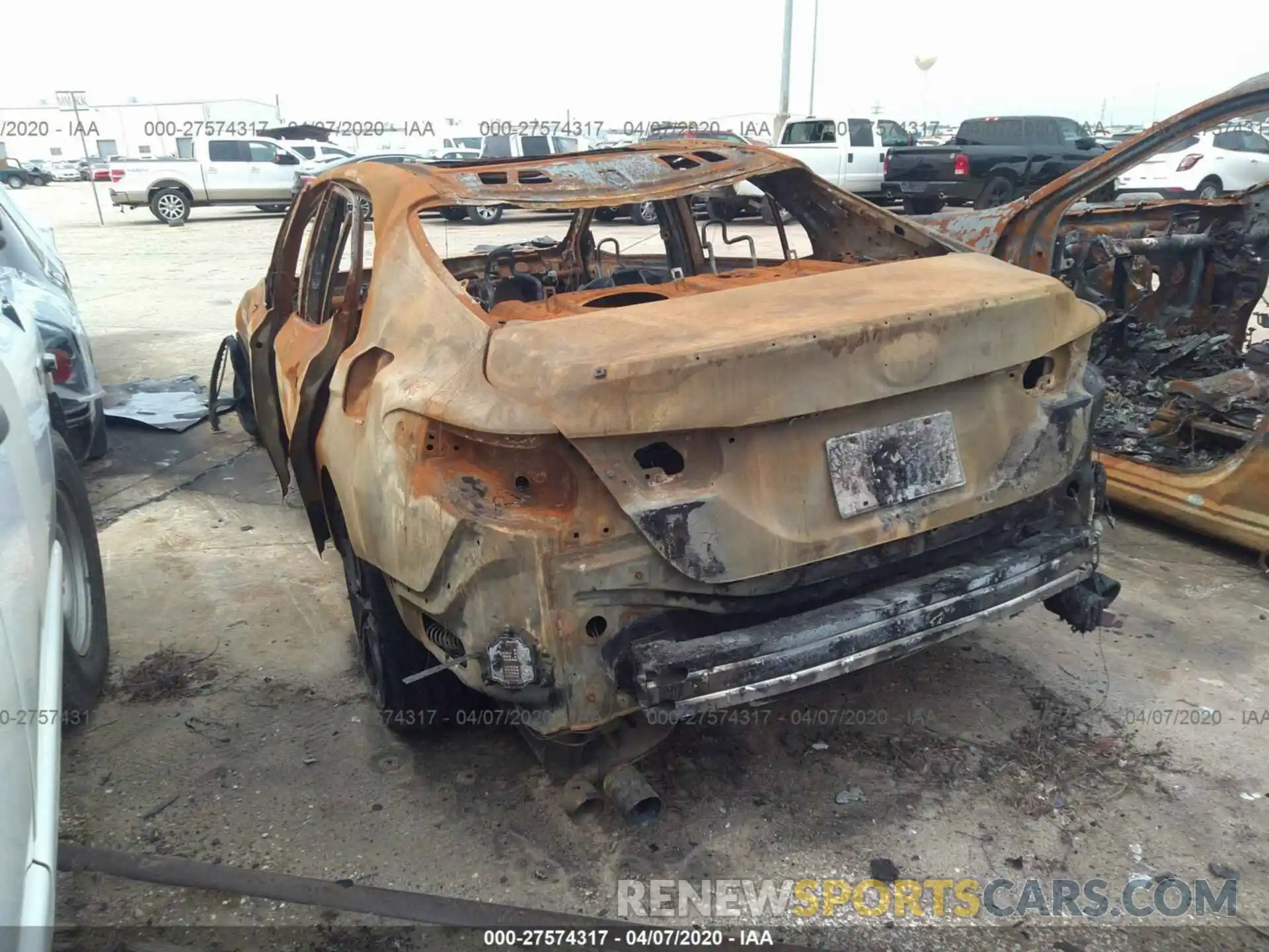 3 Photograph of a damaged car 4T1K61AK5LU306889 TOYOTA CAMRY 2020