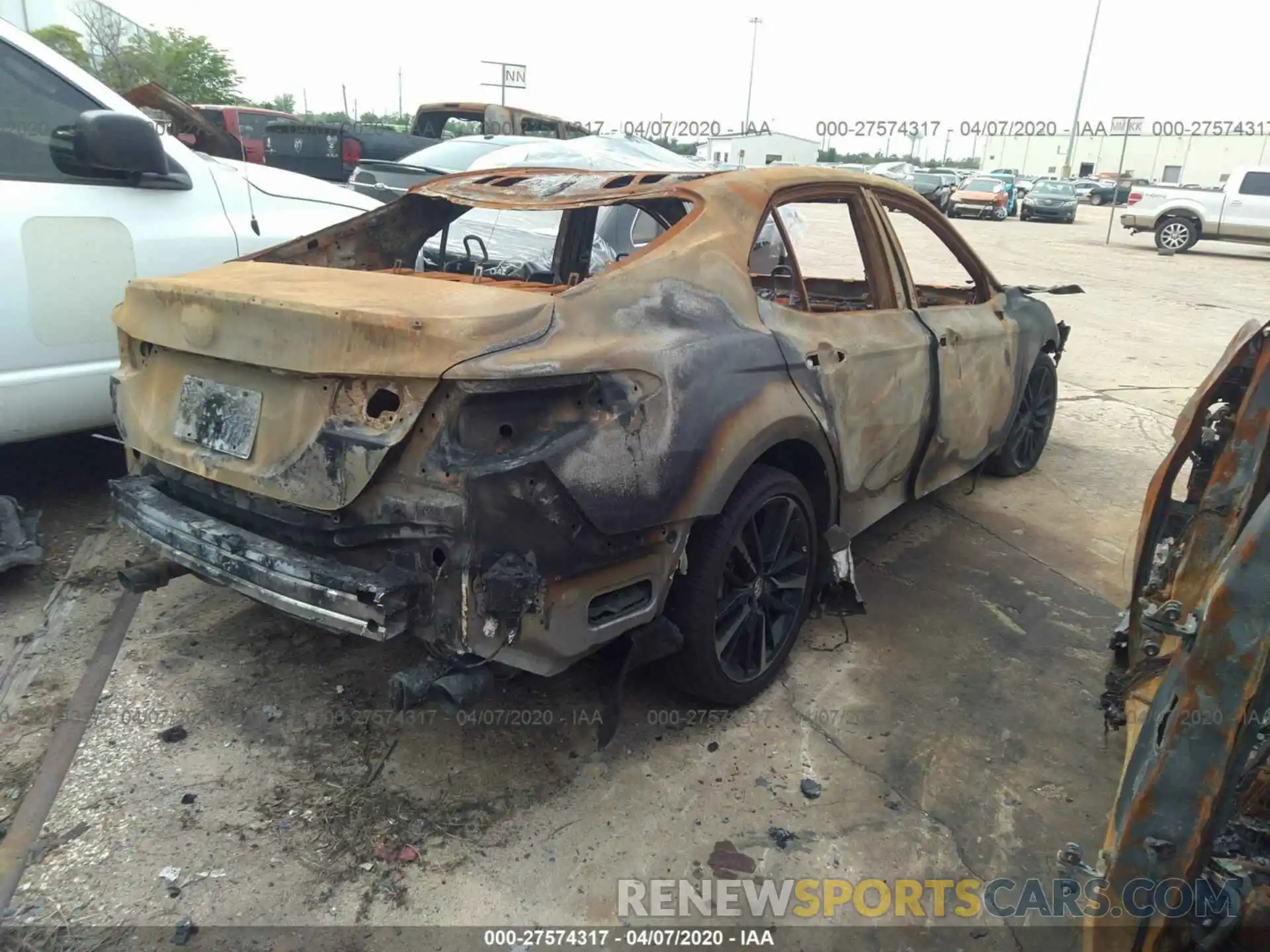 4 Photograph of a damaged car 4T1K61AK5LU306889 TOYOTA CAMRY 2020