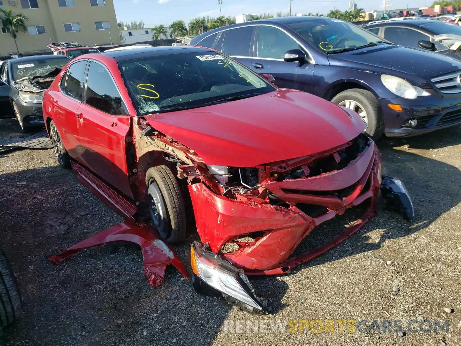 1 Photograph of a damaged car 4T1K61AK5LU311963 TOYOTA CAMRY 2020