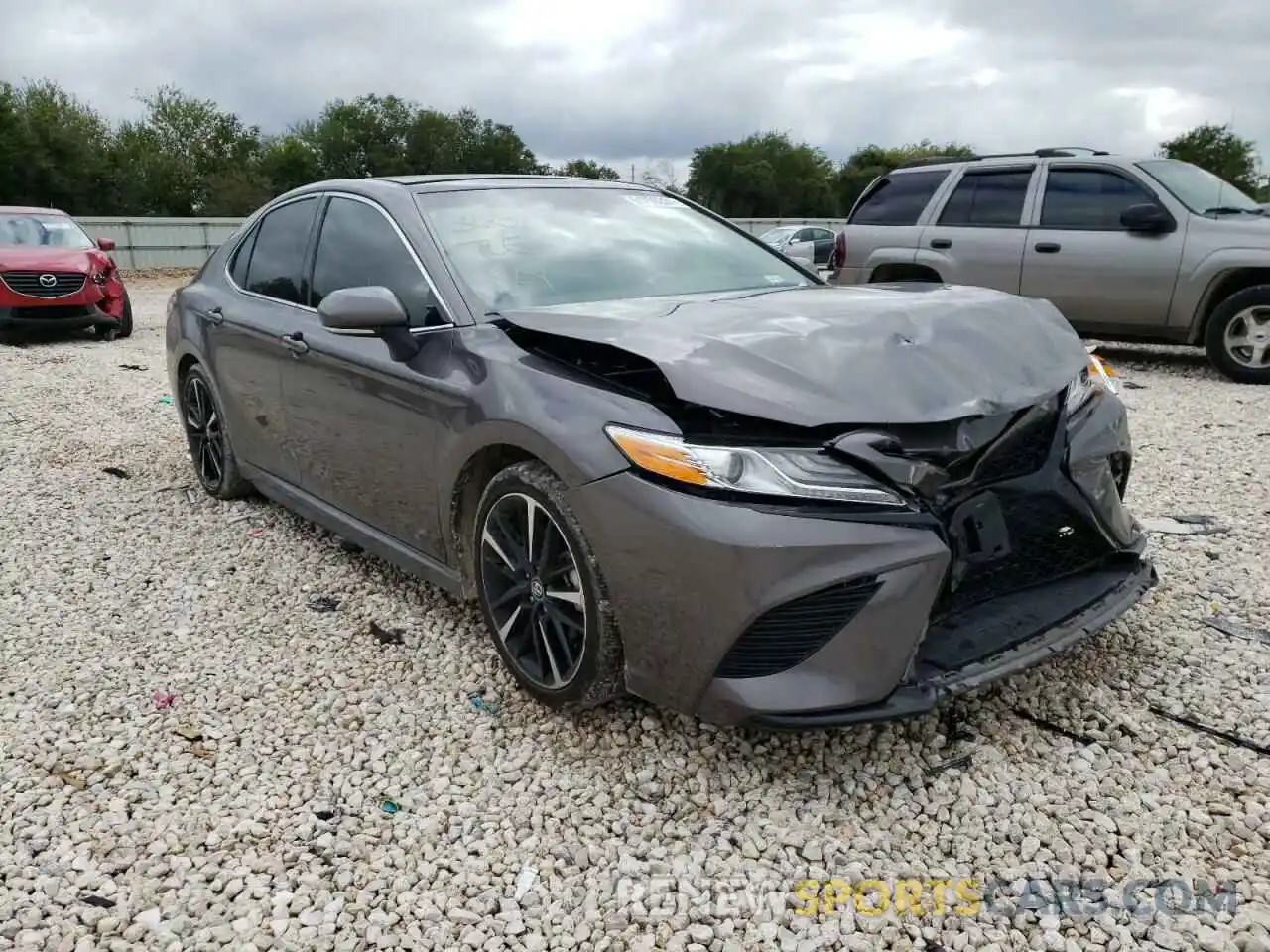 1 Photograph of a damaged car 4T1K61AK5LU317505 TOYOTA CAMRY 2020