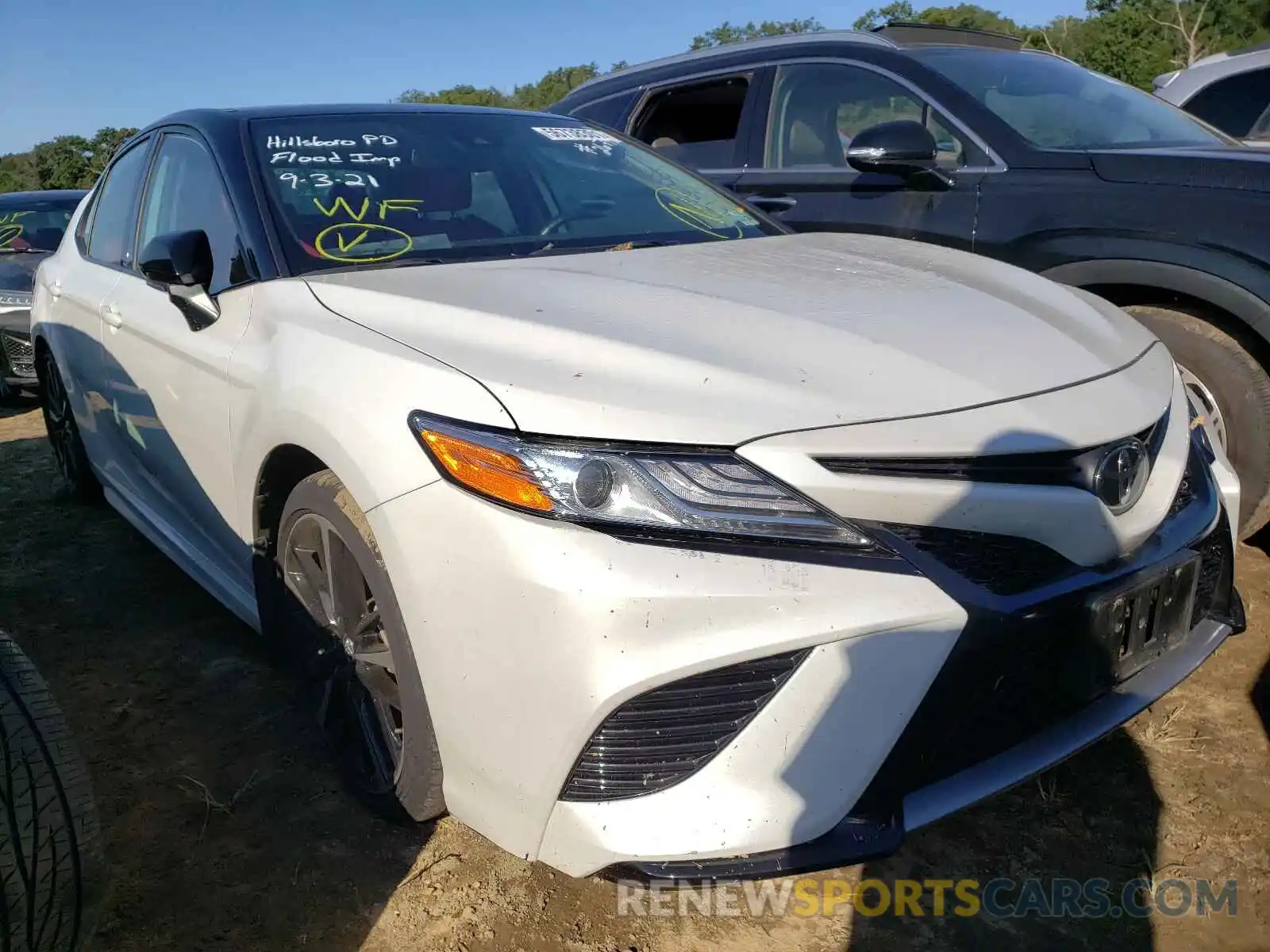 1 Photograph of a damaged car 4T1K61AK5LU320453 TOYOTA CAMRY 2020