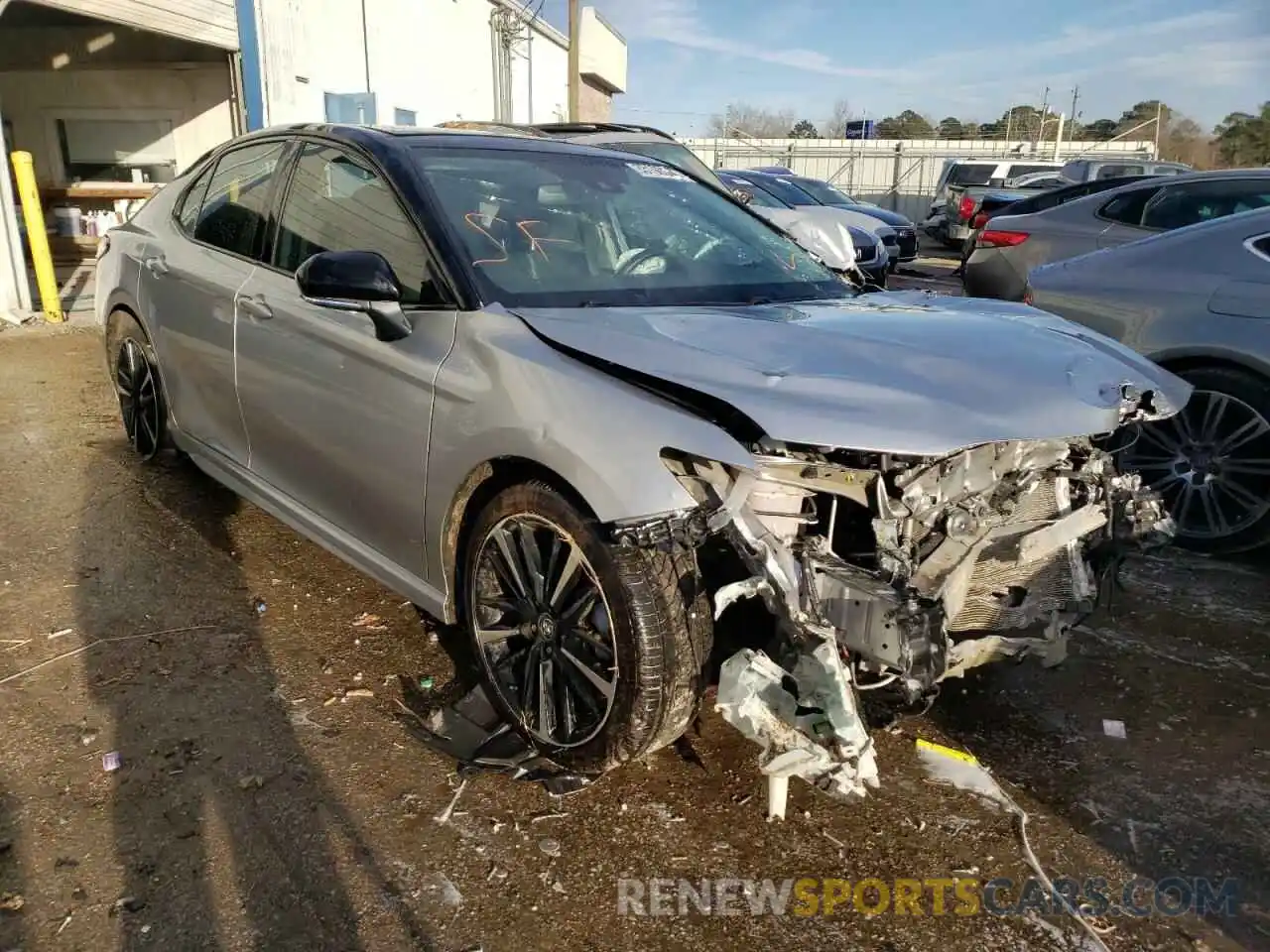 1 Photograph of a damaged car 4T1K61AK5LU325295 TOYOTA CAMRY 2020