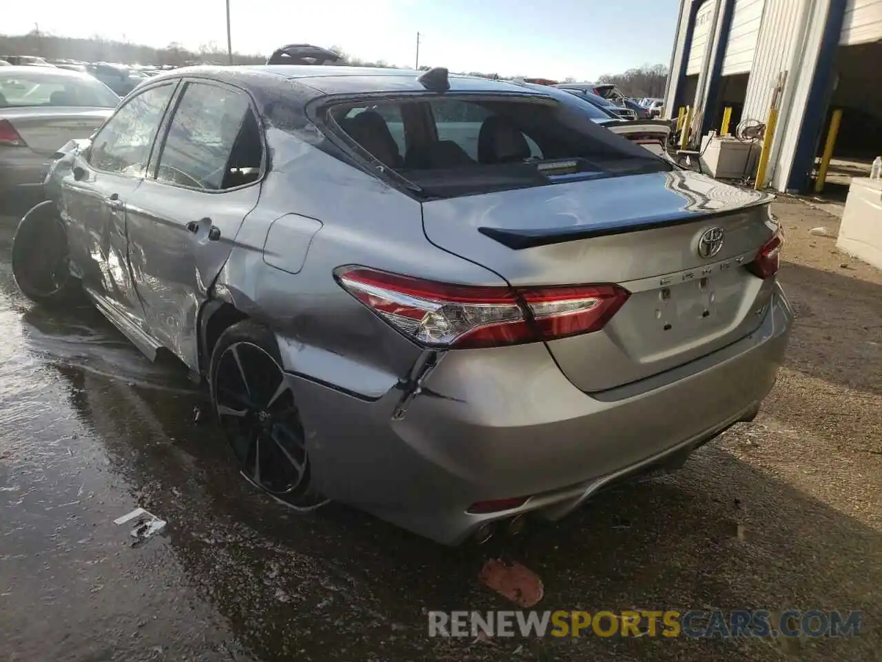 3 Photograph of a damaged car 4T1K61AK5LU325295 TOYOTA CAMRY 2020