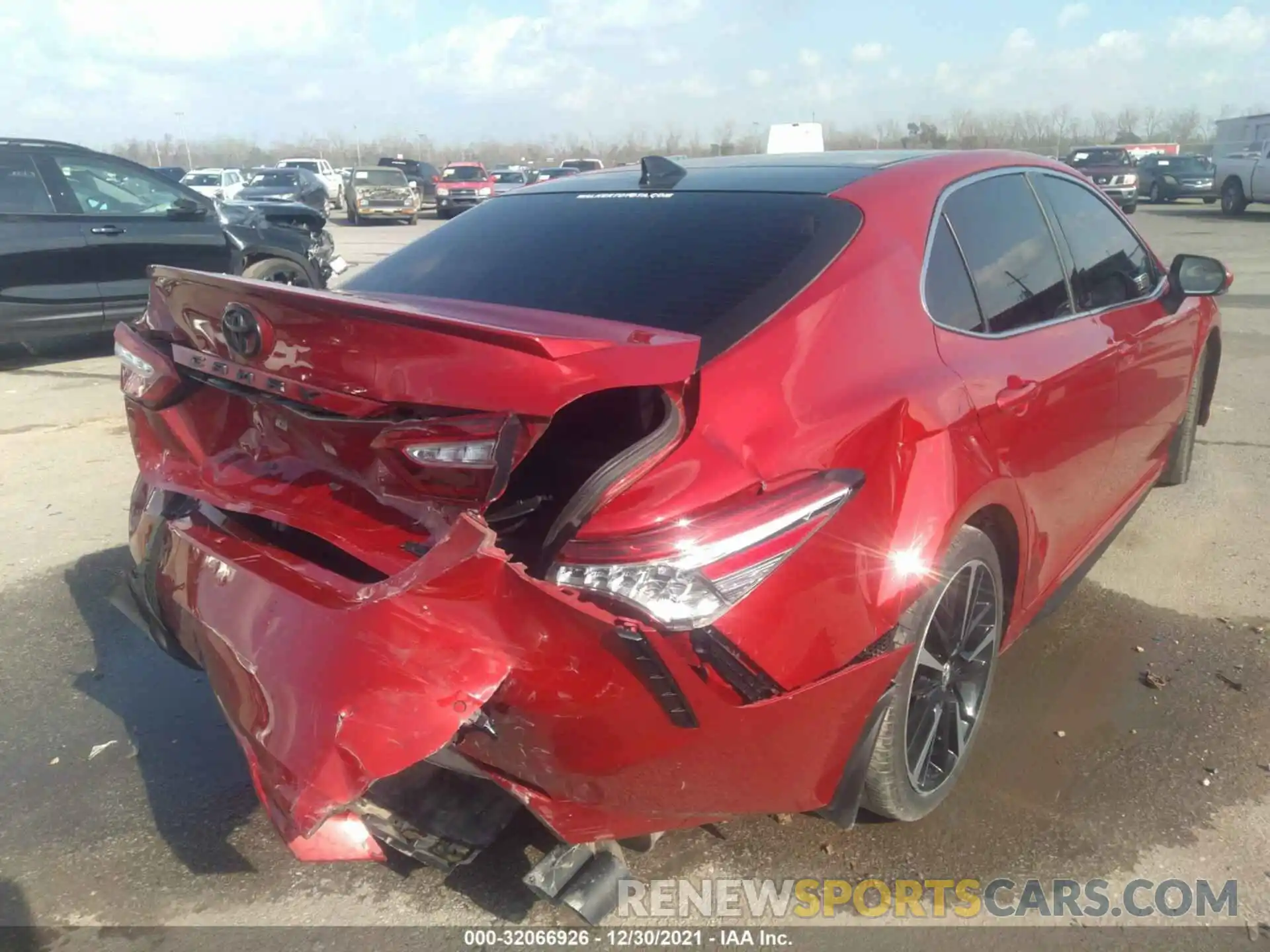 4 Photograph of a damaged car 4T1K61AK5LU336846 TOYOTA CAMRY 2020